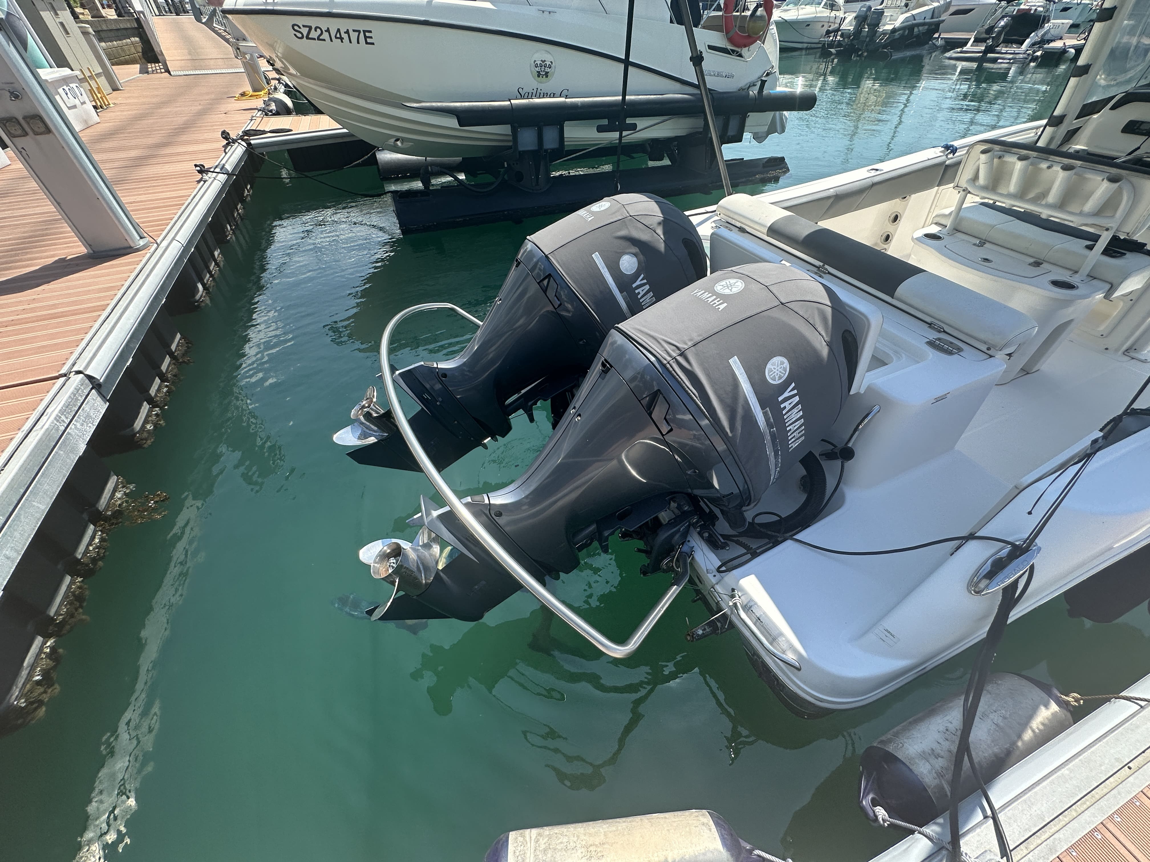 Robalo R242 · 2018 for sale in Singapore — photo 5