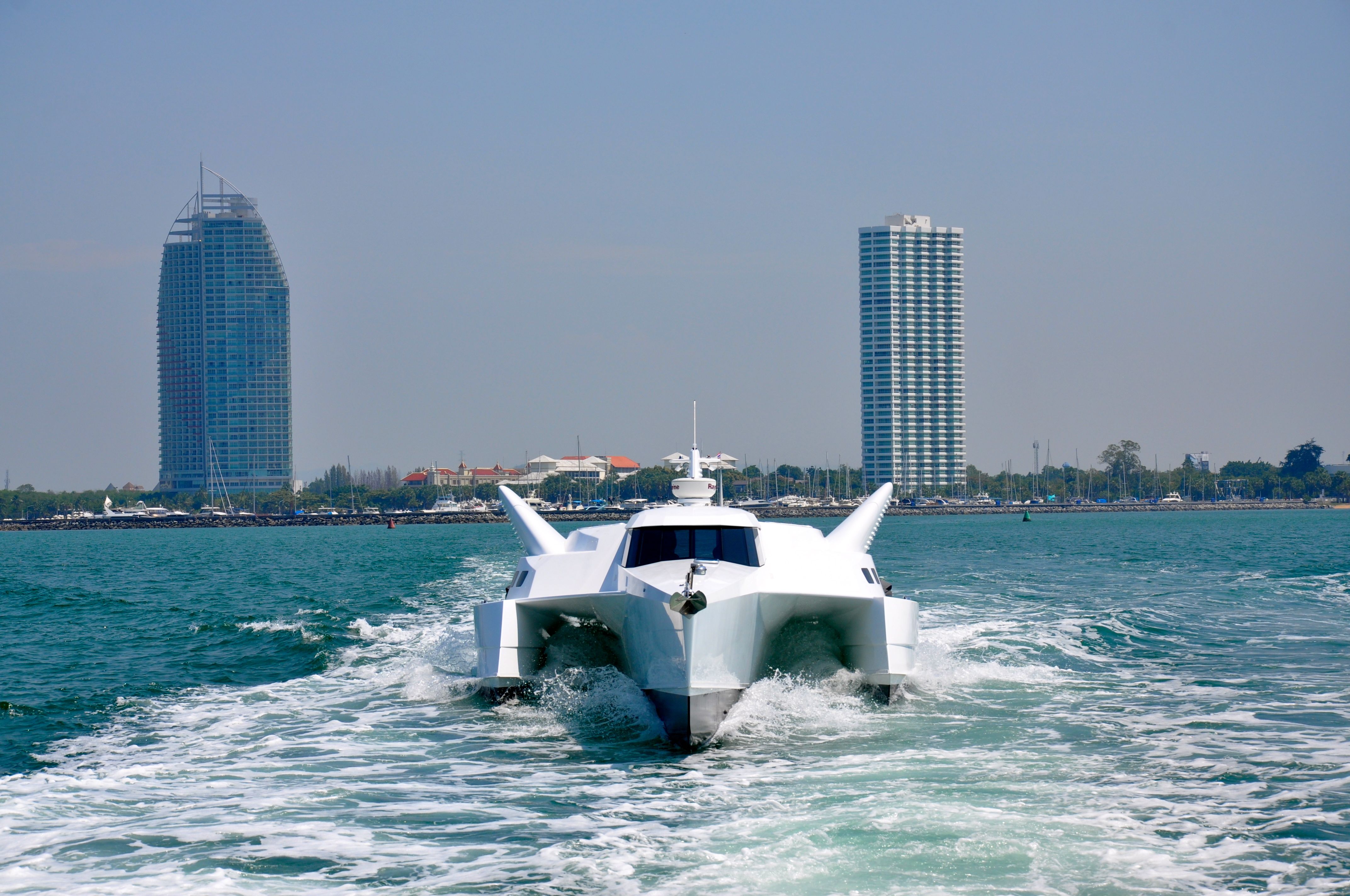 Azzum Wavepiercer 12 · 2010 in vendita in Thailandia (Phuket) — foto 2