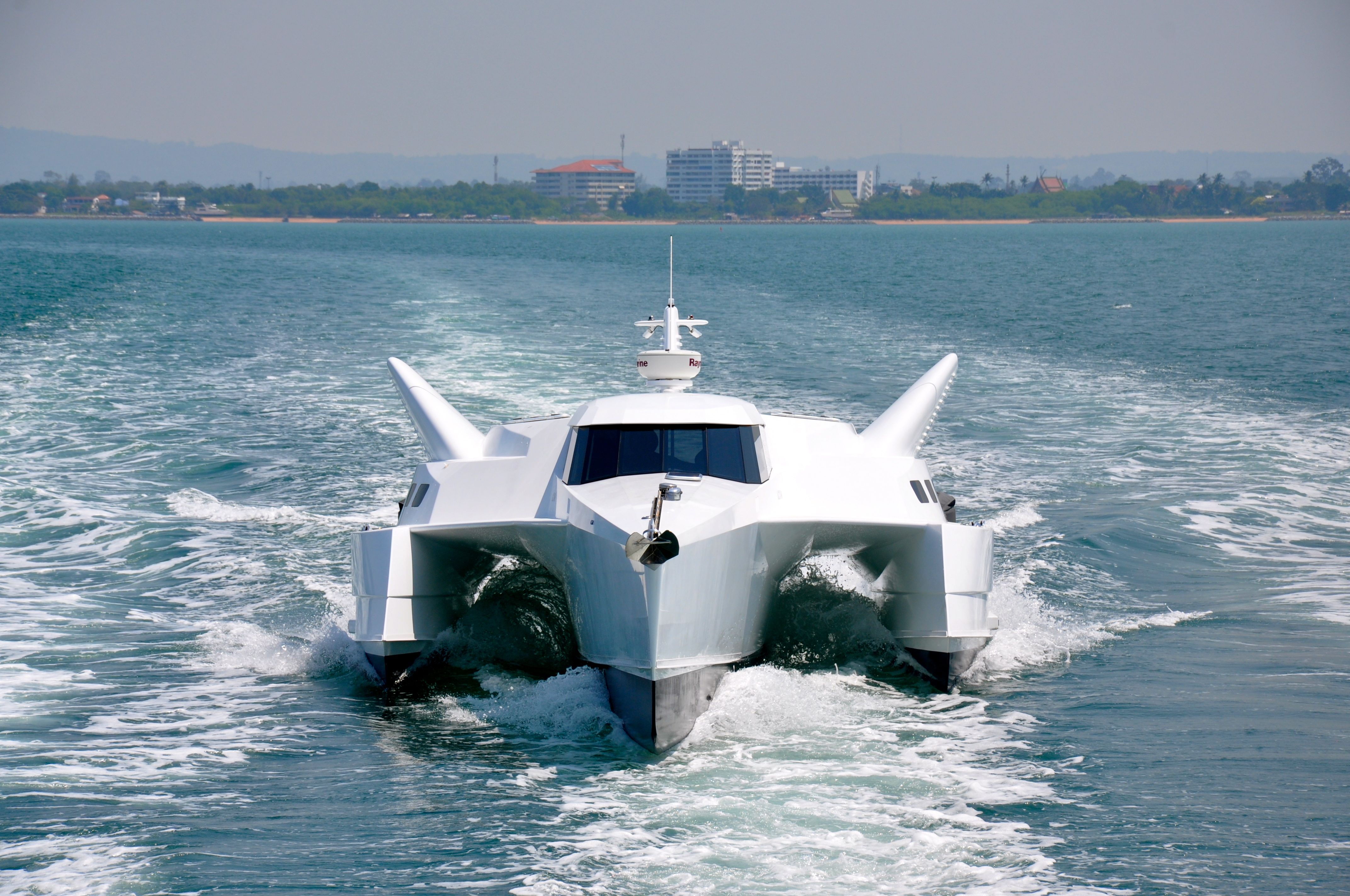 Azzum Wavepiercer 12 · 2010 in vendita in Thailandia (Phuket) — foto 3