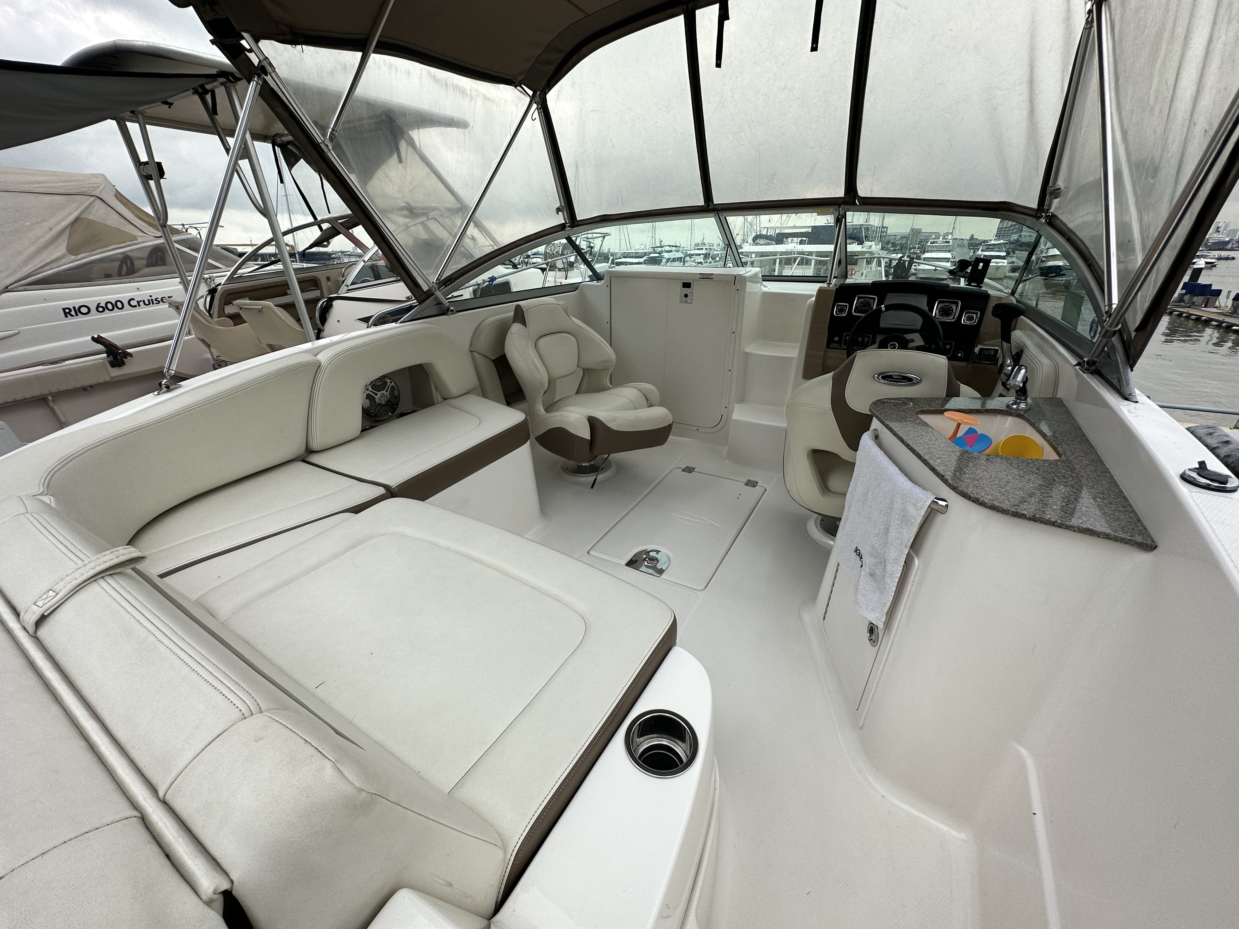 Chaparral 225 SSi · 2014 en venta en Singapur — foto 8