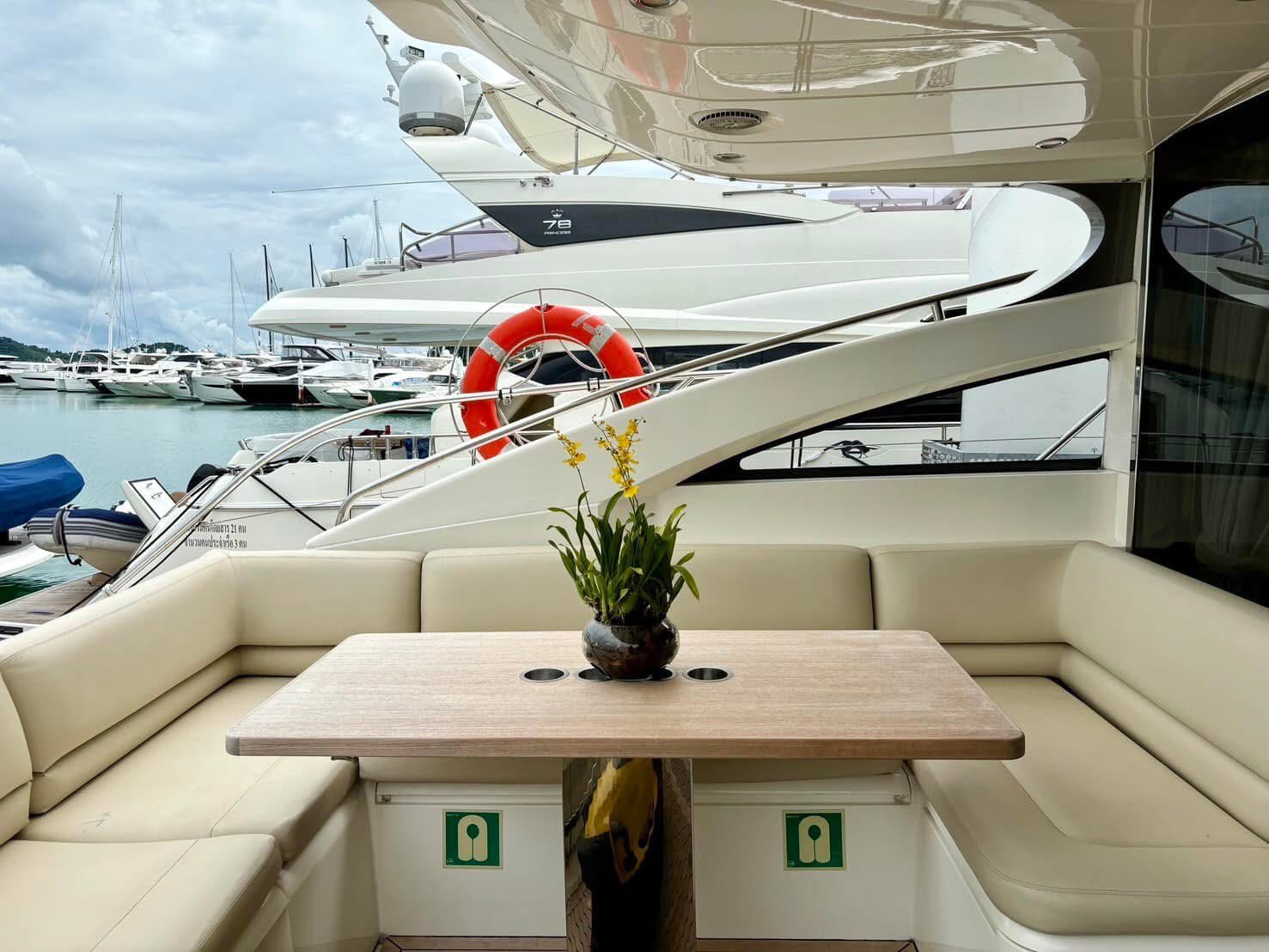 Princess V62 · 2010 in vendita in Thailandia (Phuket) — foto 9