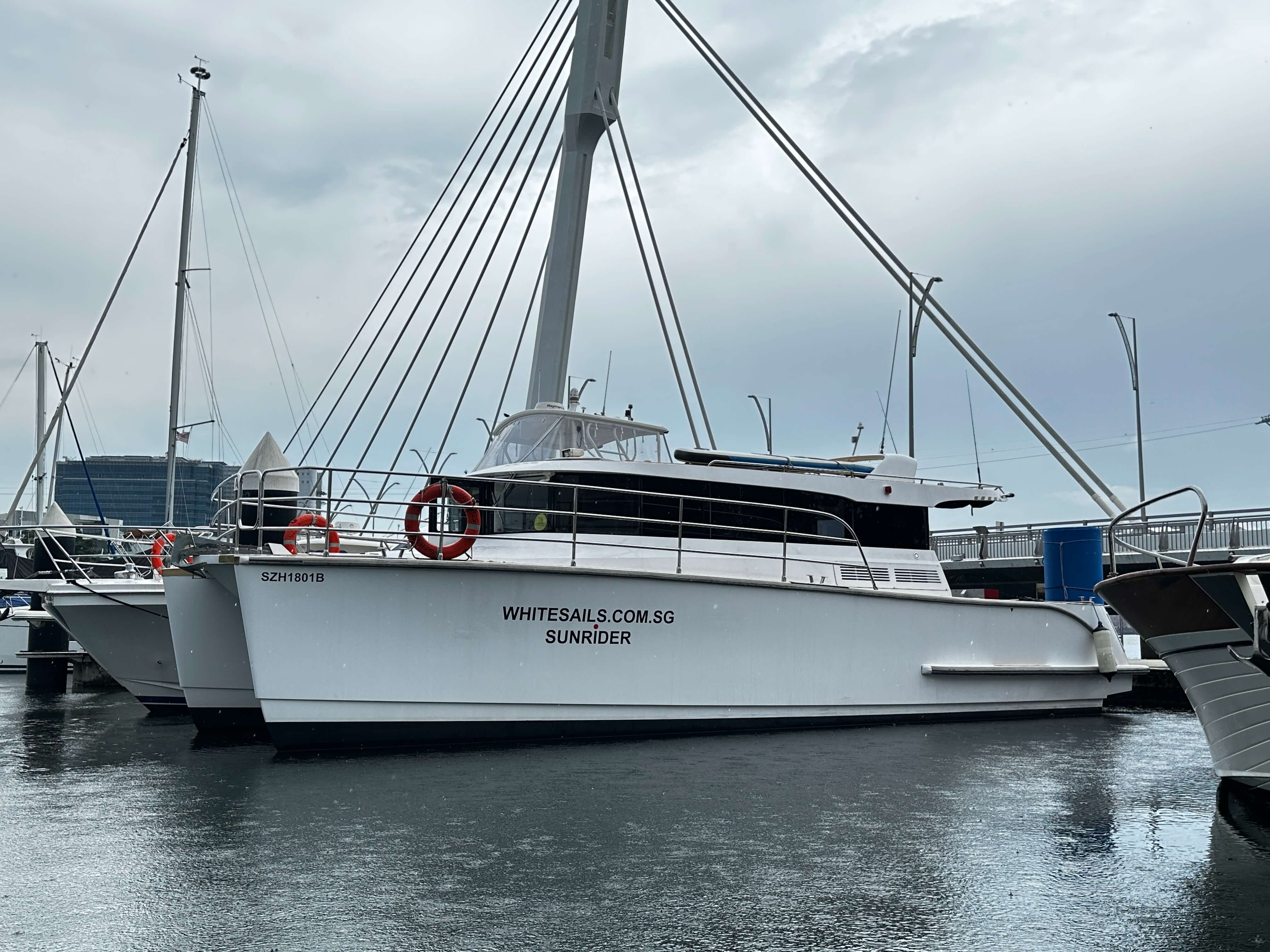 Custom 40 · 2016 in vendita in Singapore — foto 2