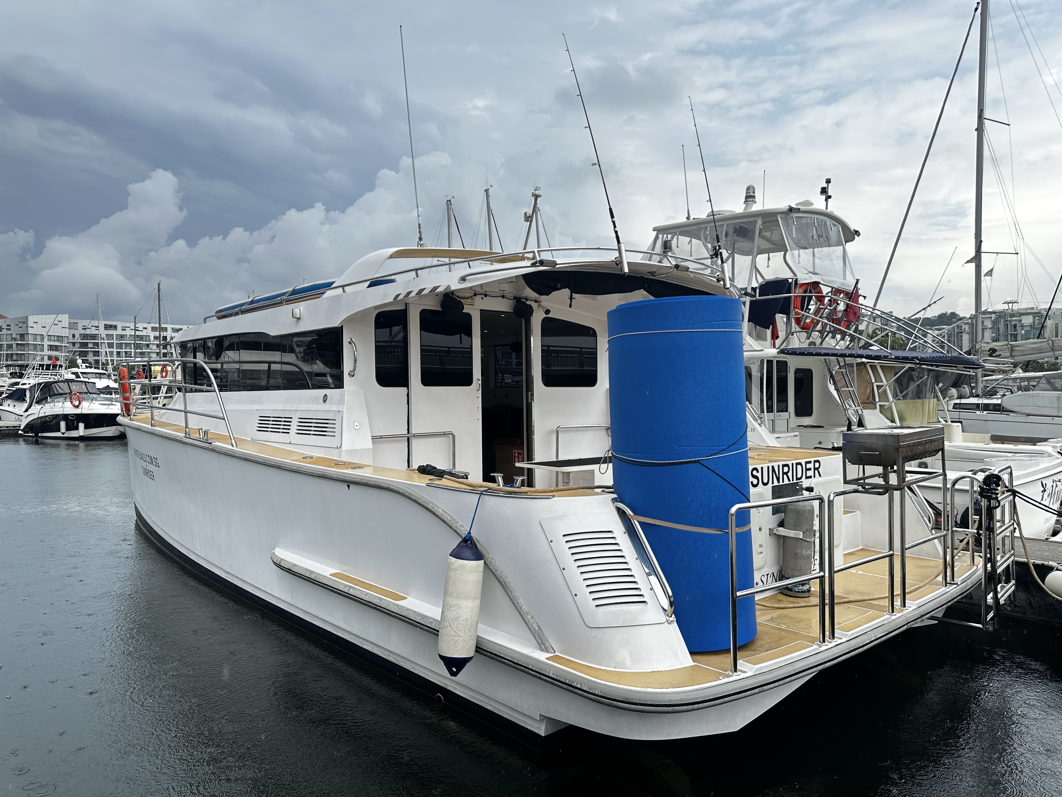 Custom 40 · 2016 in vendita in Singapore — foto 4