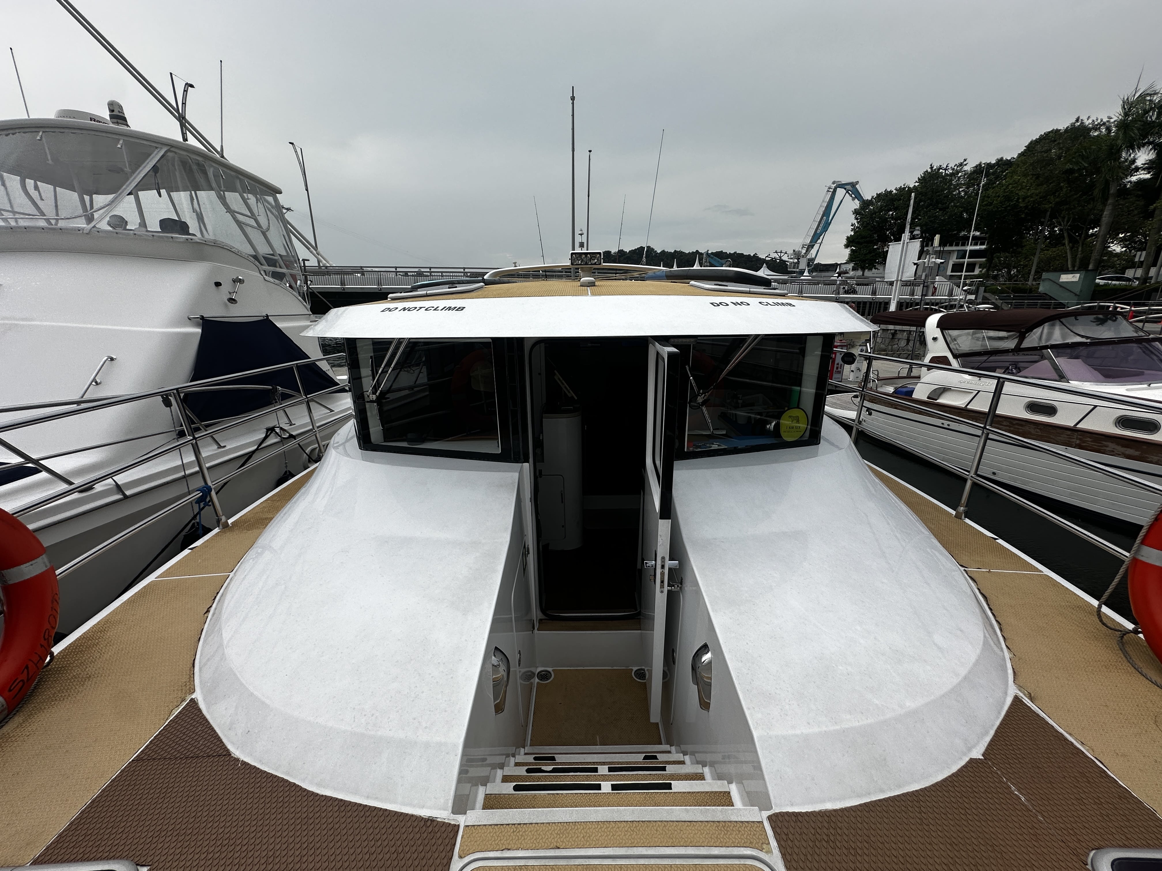 Custom 40 · 2016 in vendita in Singapore — foto 9