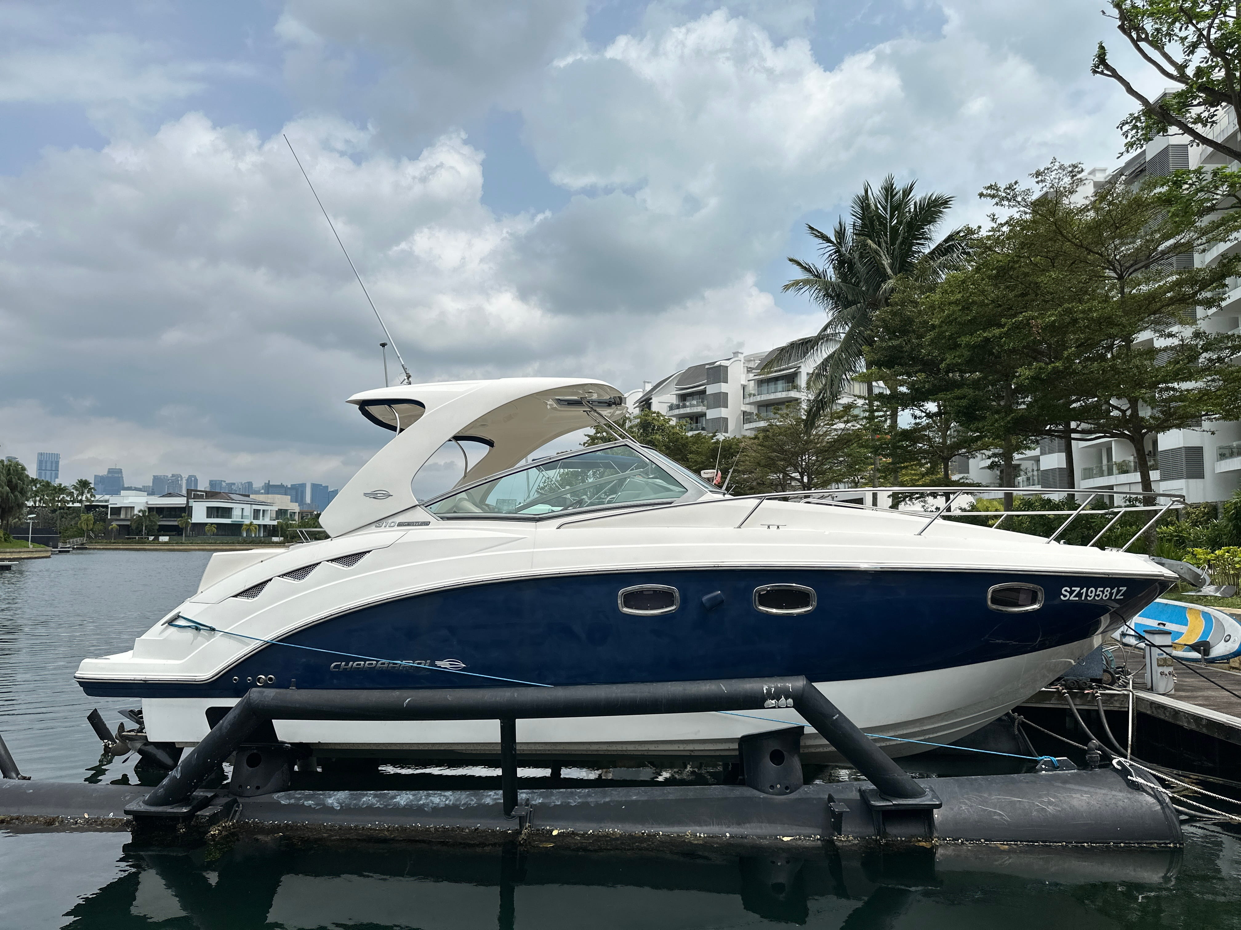 Chaparral 310 Signature · 2010 en venta en Singapur — foto 1