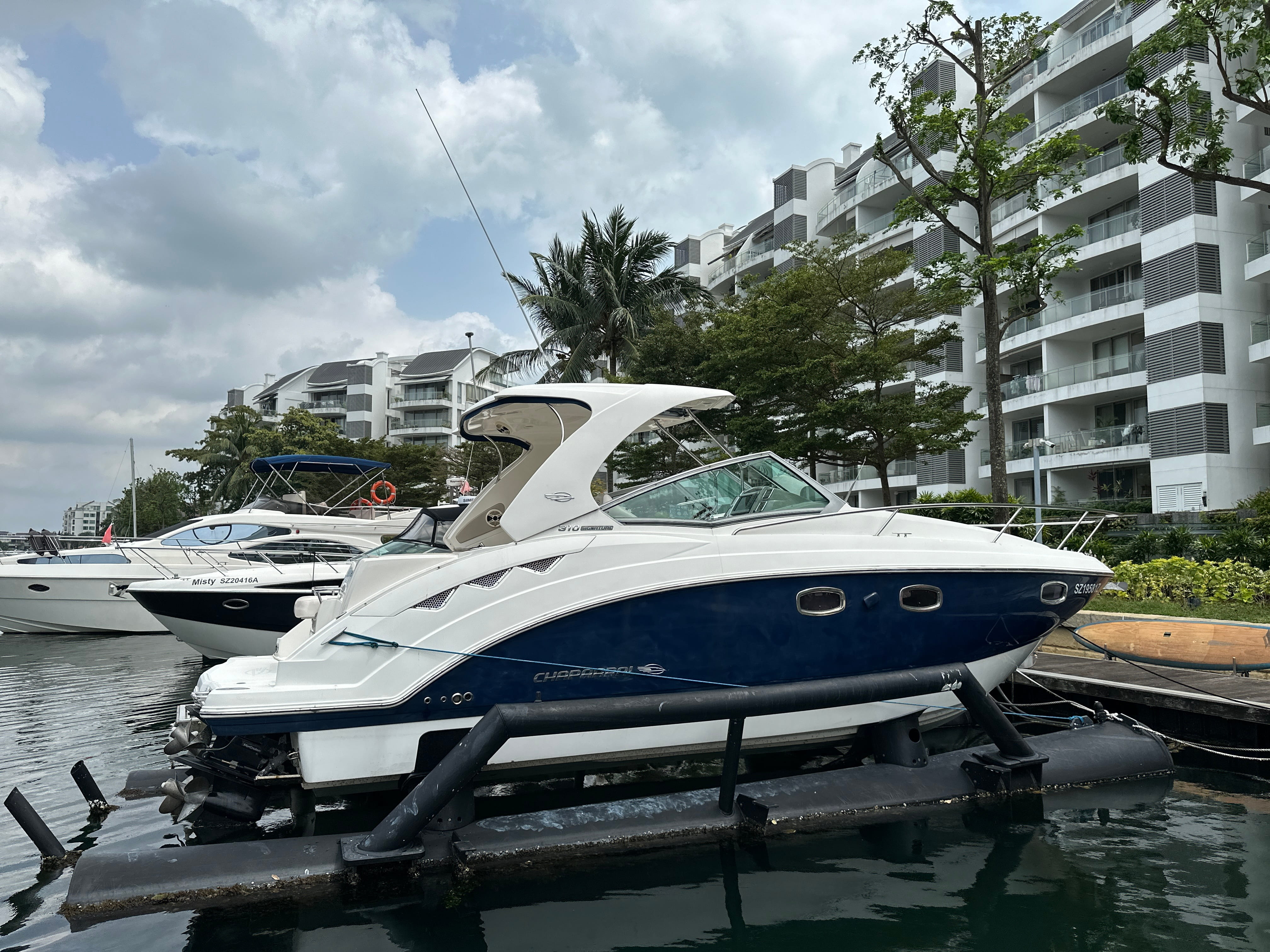 Chaparral 310 Signature · 2010 en venta en Singapur — foto 3
