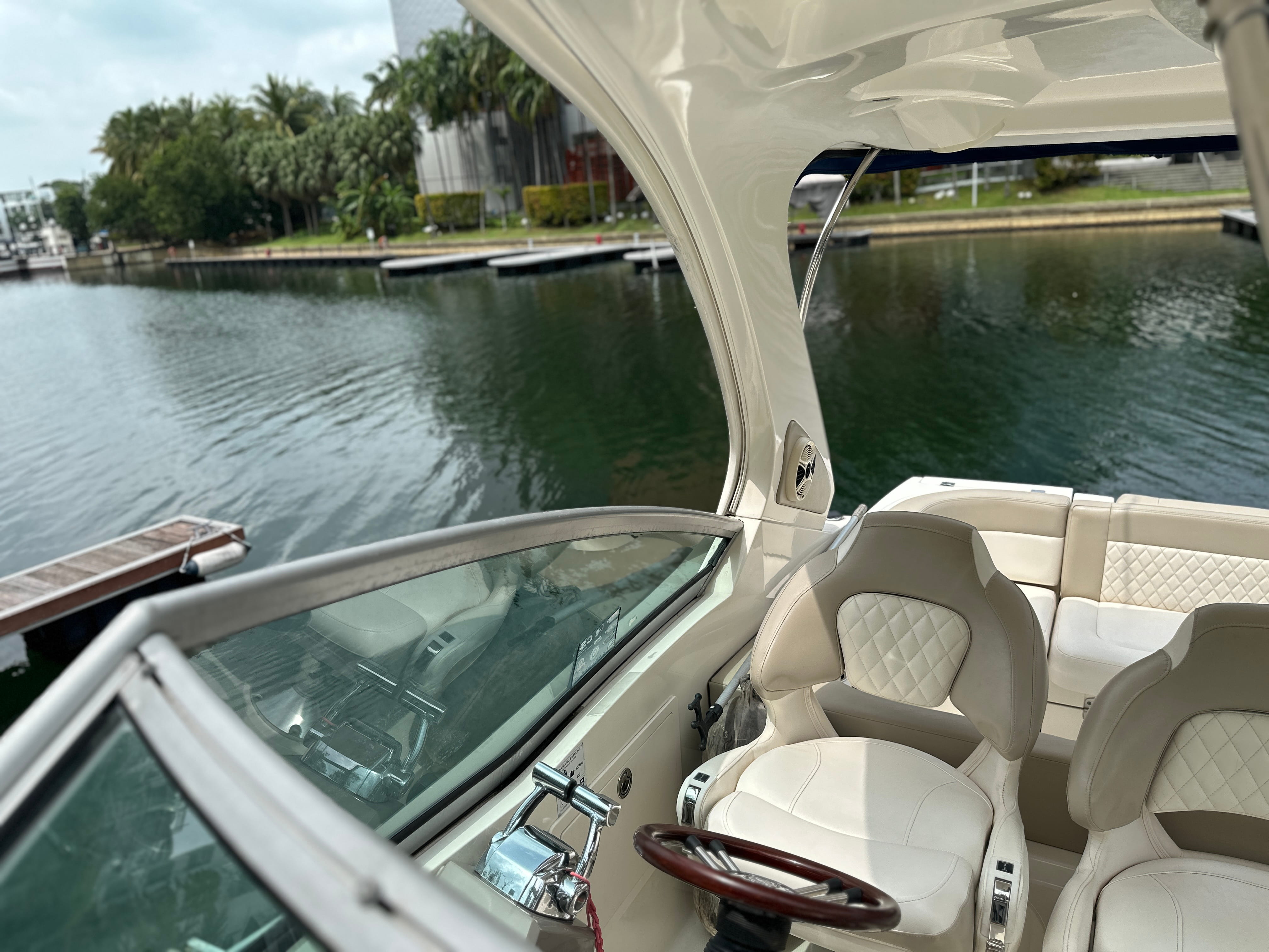 Chaparral 310 Signature · 2010 en venta en Singapur — foto 9