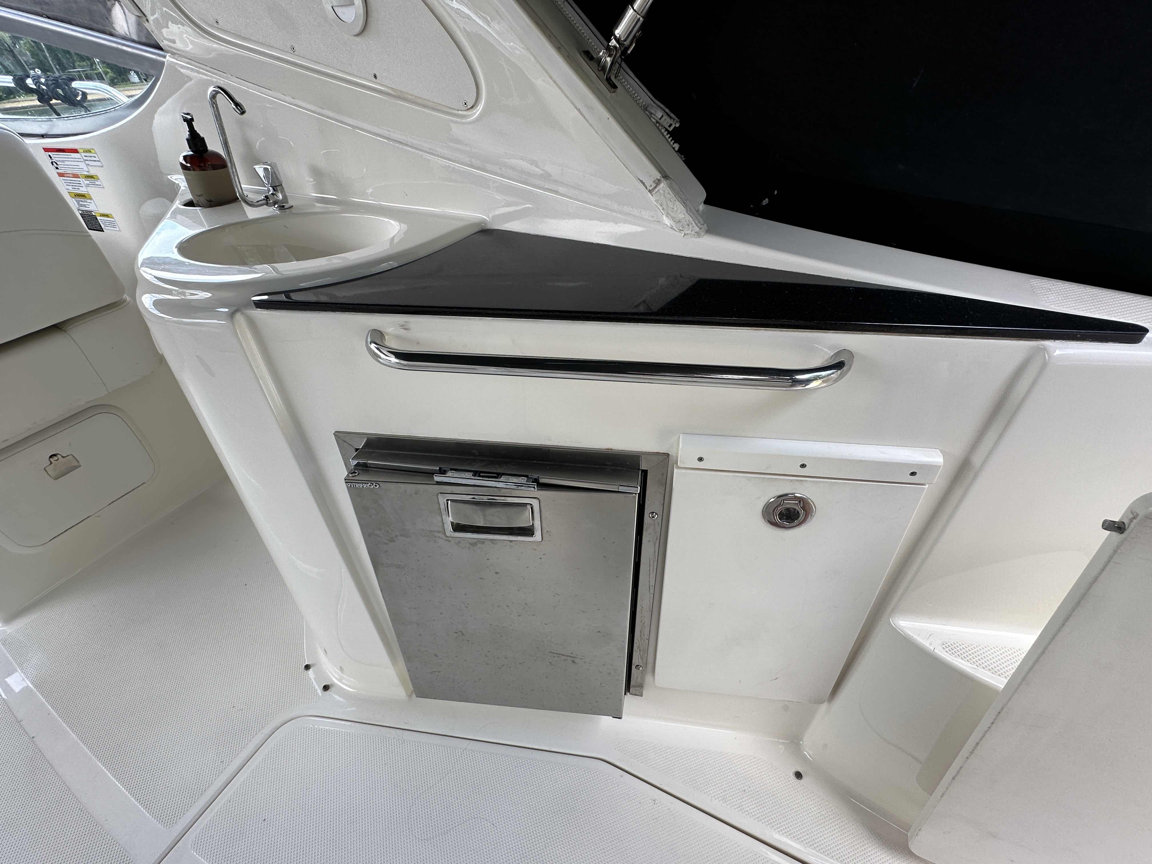 Bayliner 335 SB · 2012 en venta en Singapur — foto 10
