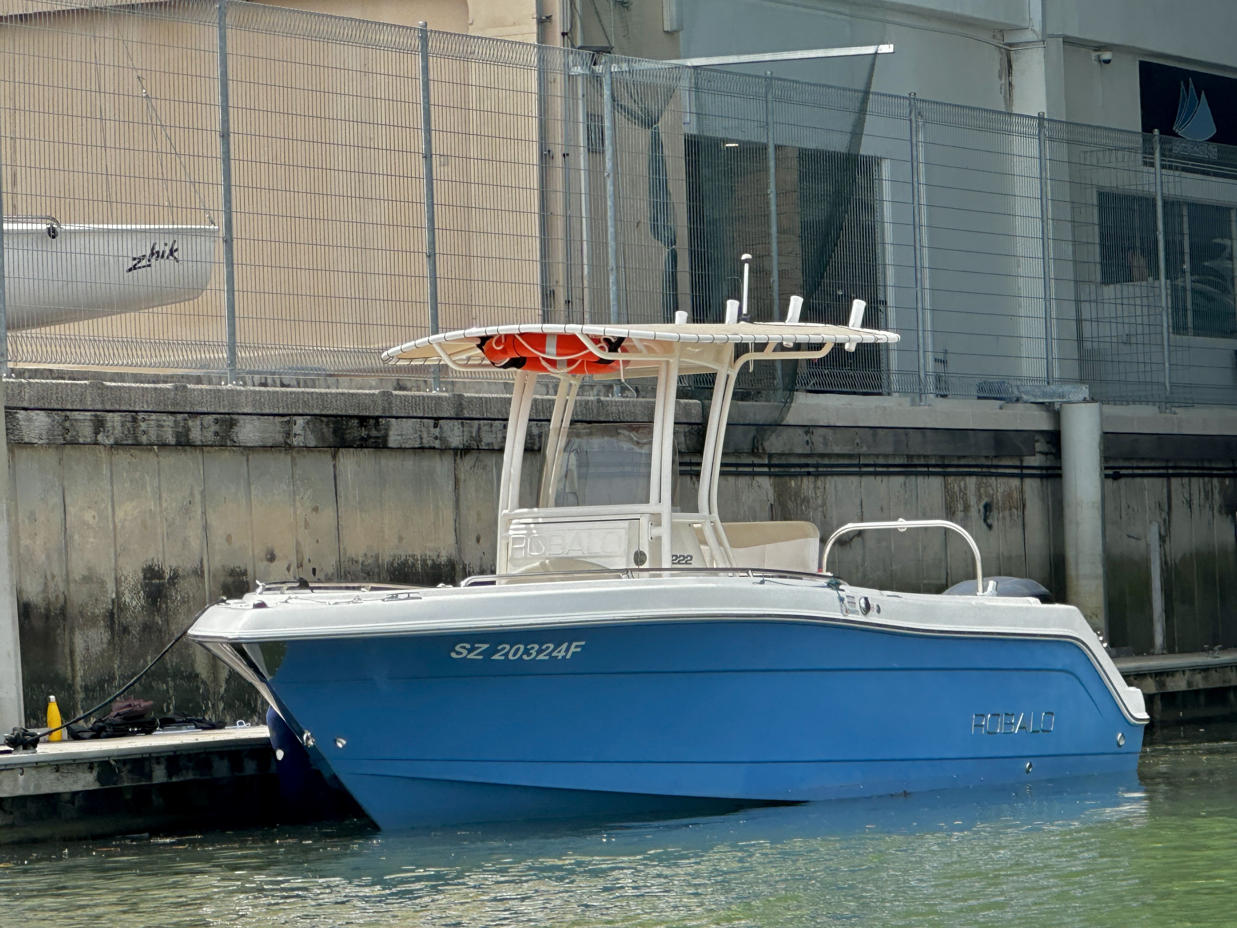 Robalo R222 · 2014 en venta en Singapur — foto 1