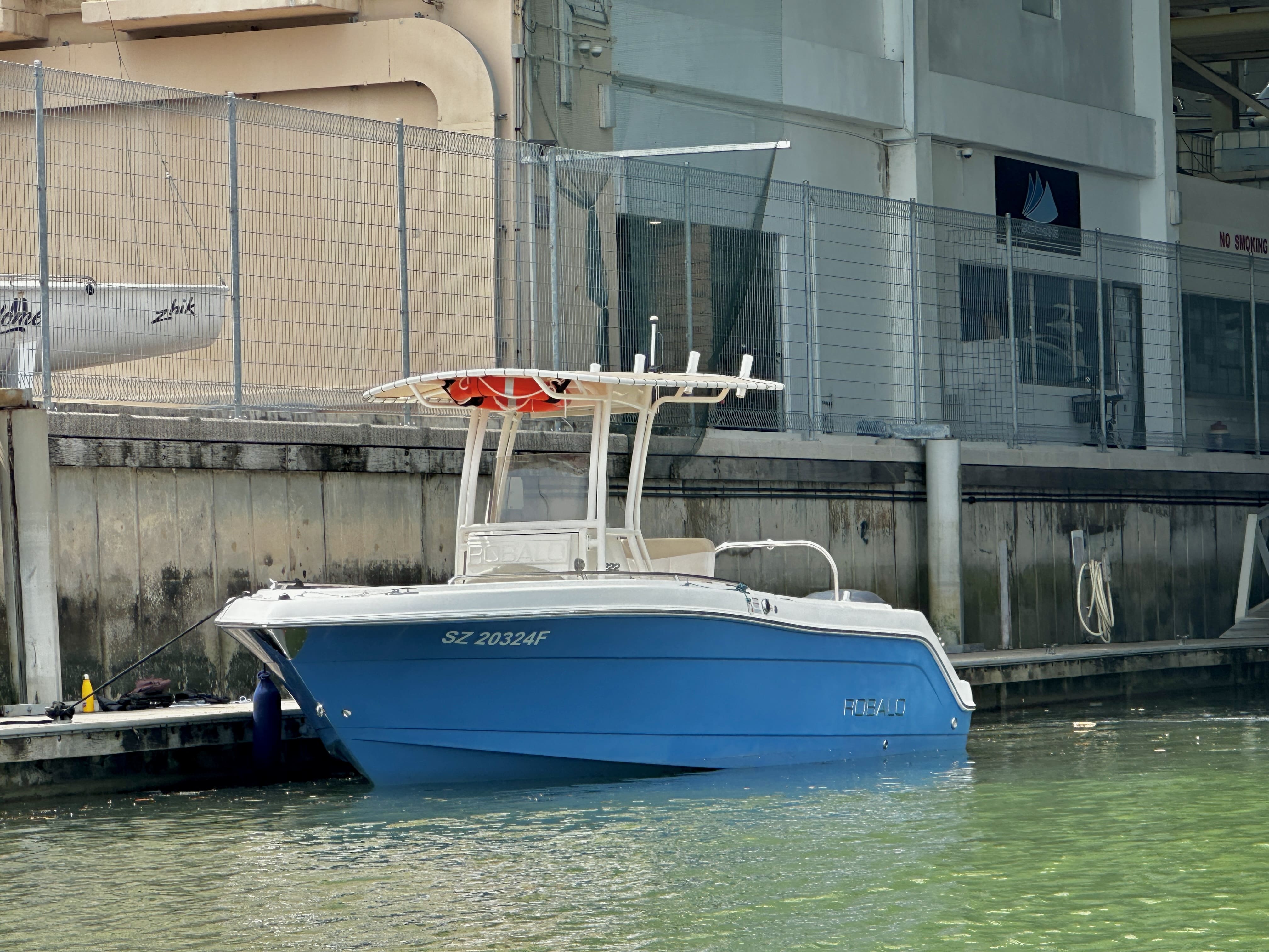 Robalo R222 · 2014 en venta en Singapur — foto 2
