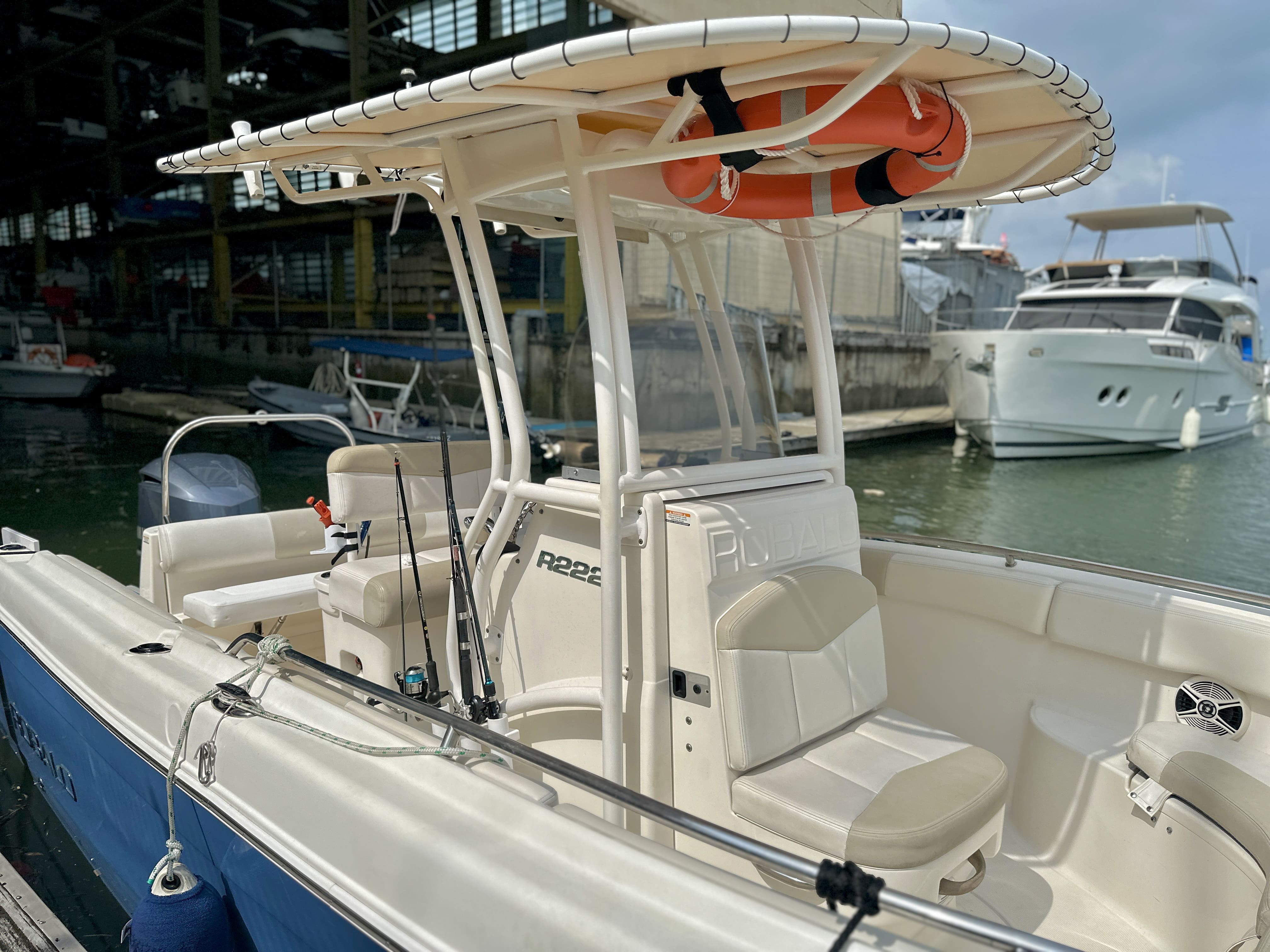 Robalo R222 · 2014 en venta en Singapur — foto 7