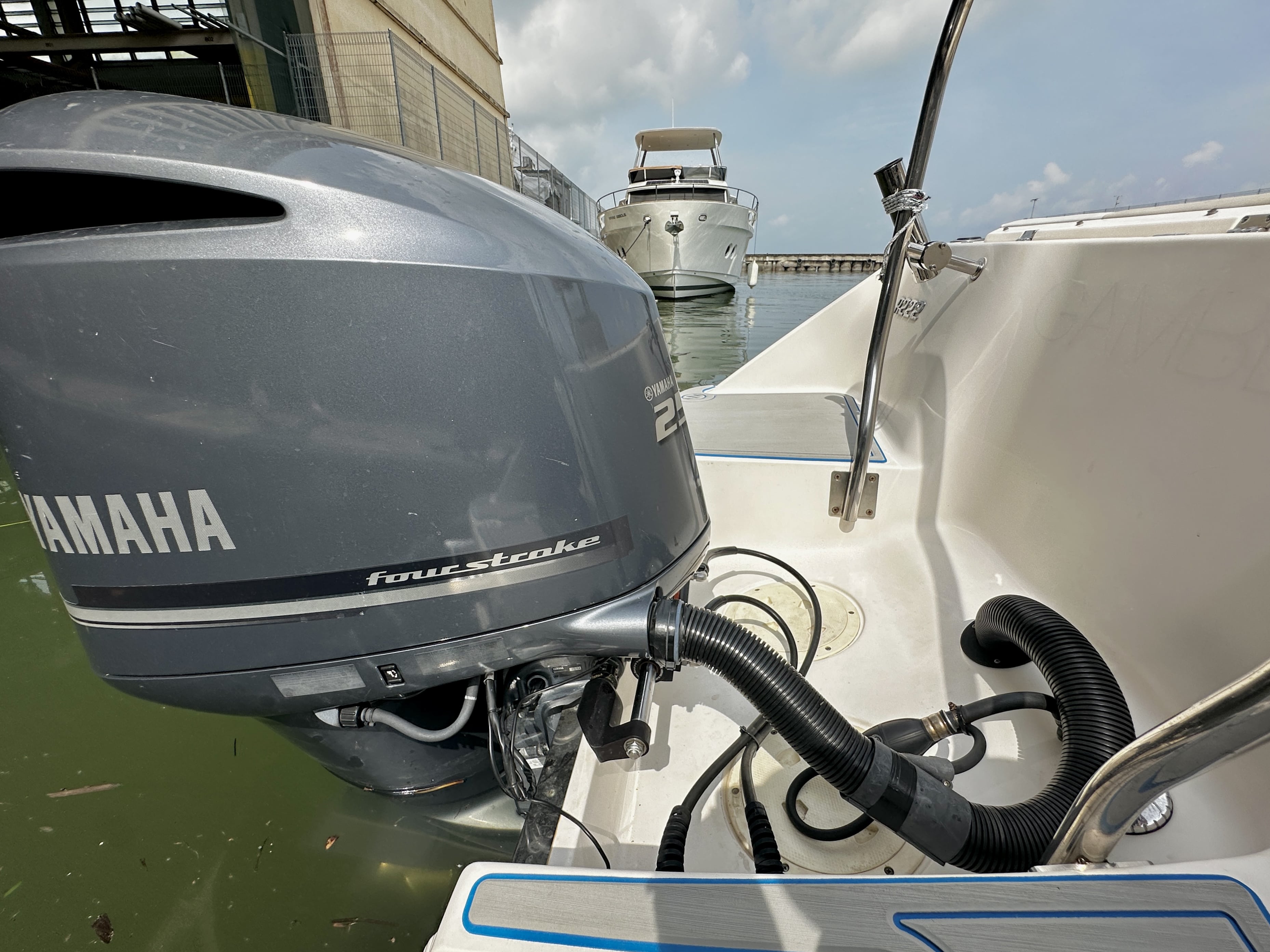 Robalo R222 · 2014 en venta en Singapur — foto 8