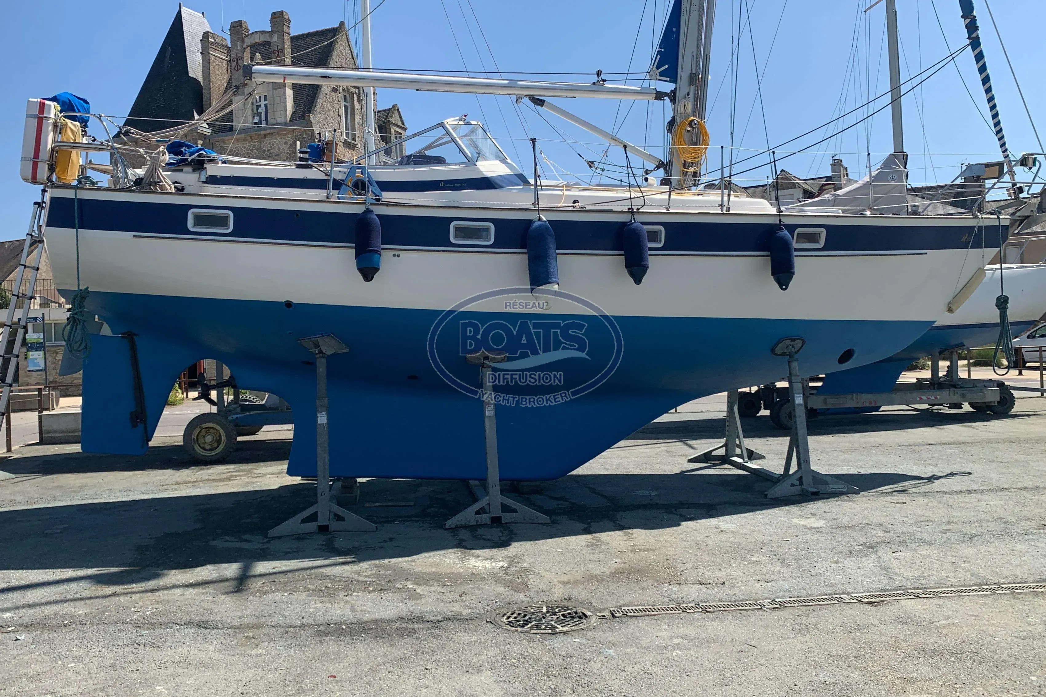HALLBERG RASSY 352 · 1981 en venta en Otra zona — foto 2
