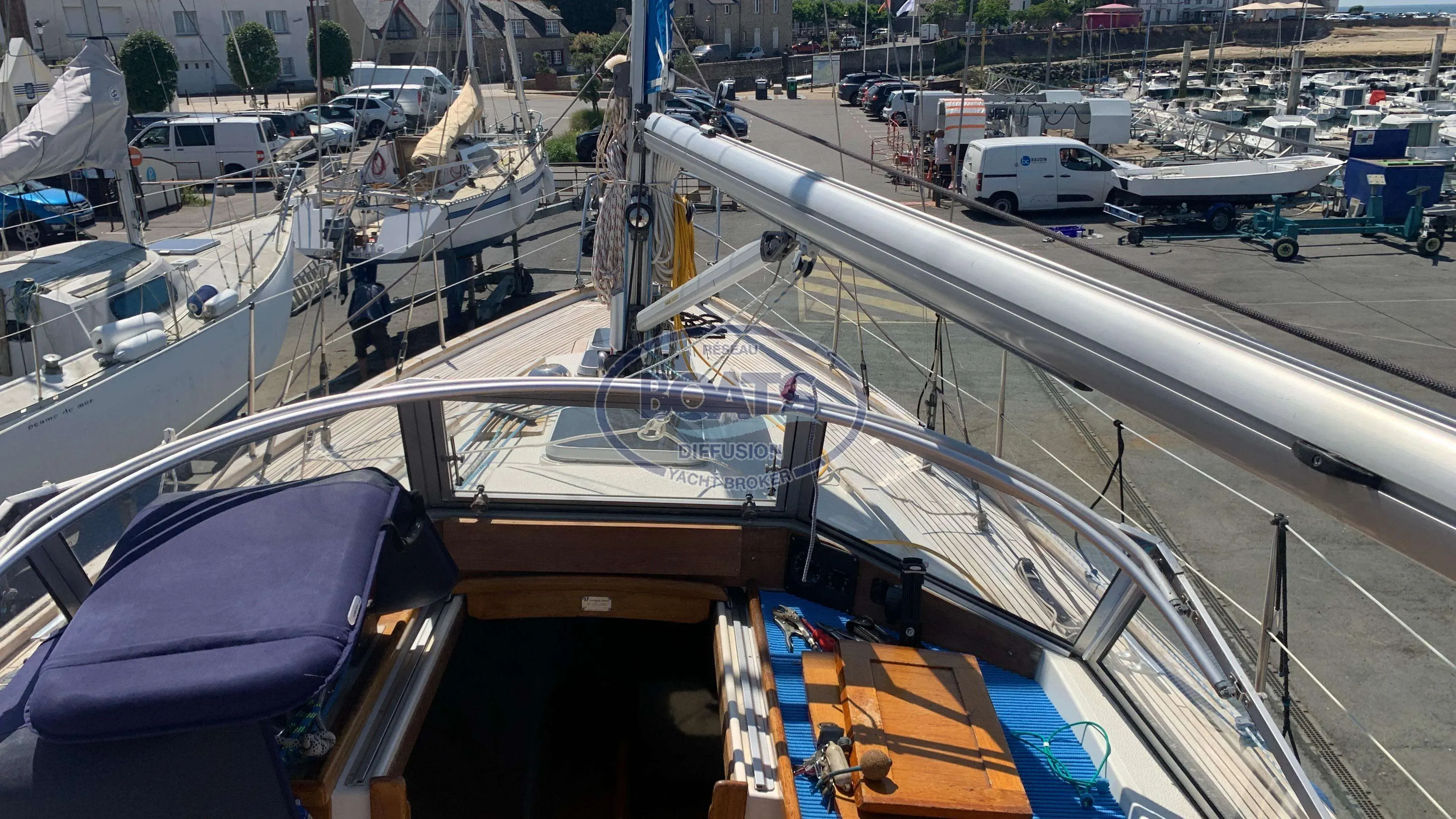 HALLBERG RASSY 352 · 1981 en venta en Otra zona — foto 9