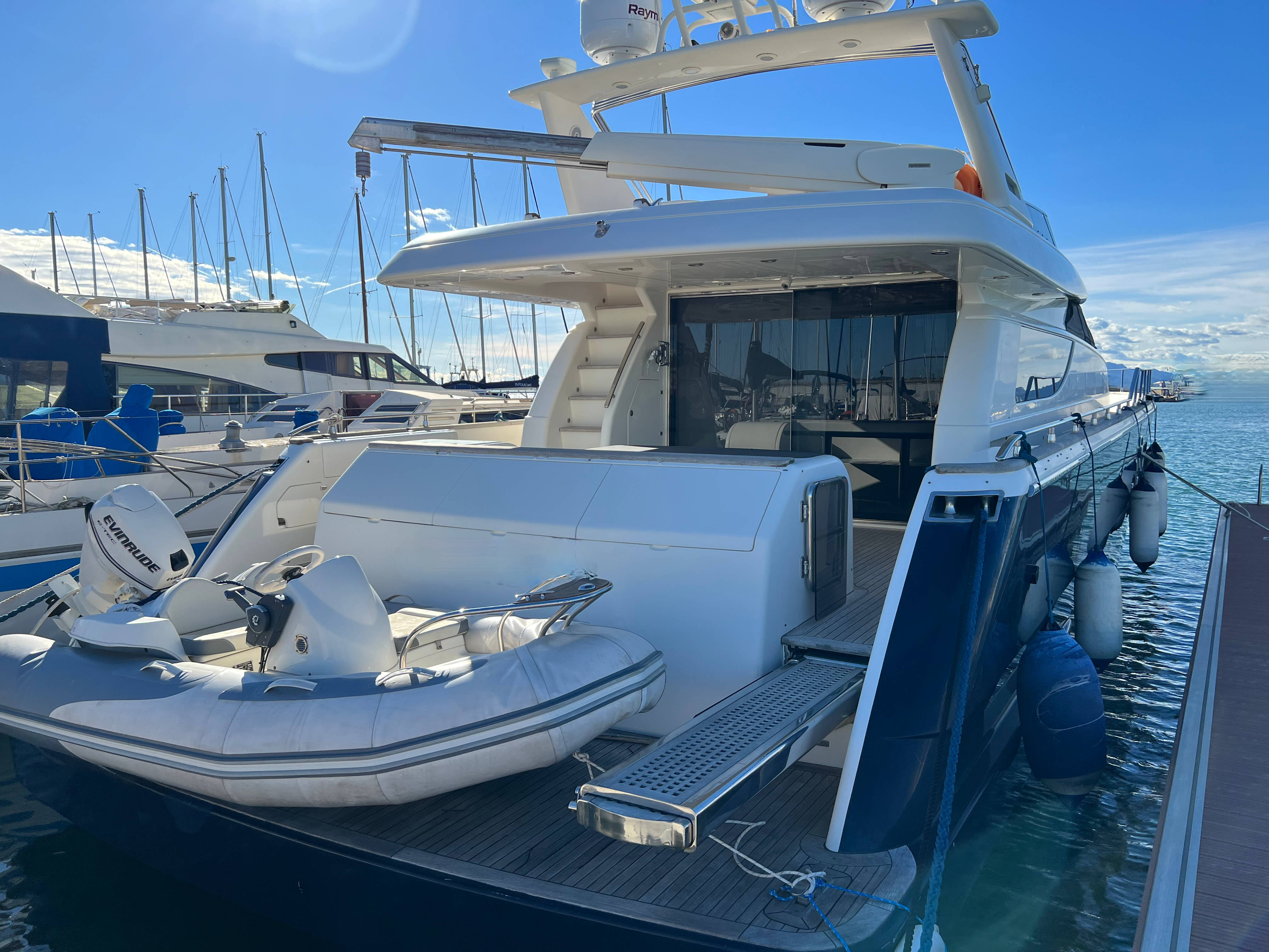 Uniesse 72 MY · 2002 in vendita in Costa Dorada e Tarragona — foto 1