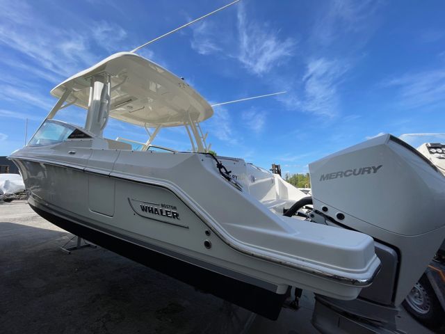 Boston Whaler Vantage 280 · 2021 for sale in Brittany — photo 4