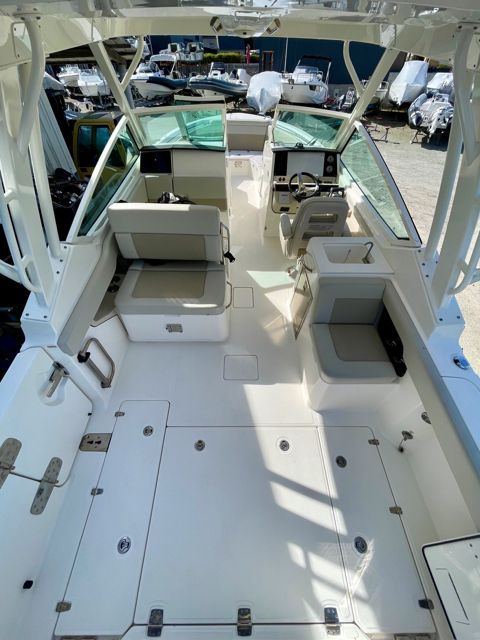 Boston Whaler Vantage 280 · 2021 for sale in Brittany — photo 10