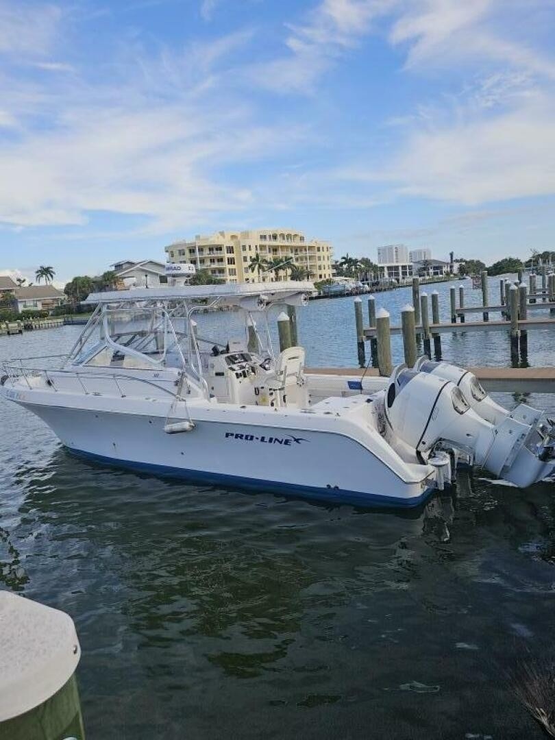 Pro-Line 30 Express Walkaround · 2004 for sale in Florida — photo 7