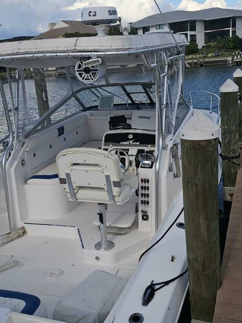 Pro-Line 30 Express Walkaround · 2004 for sale in Florida — photo 10