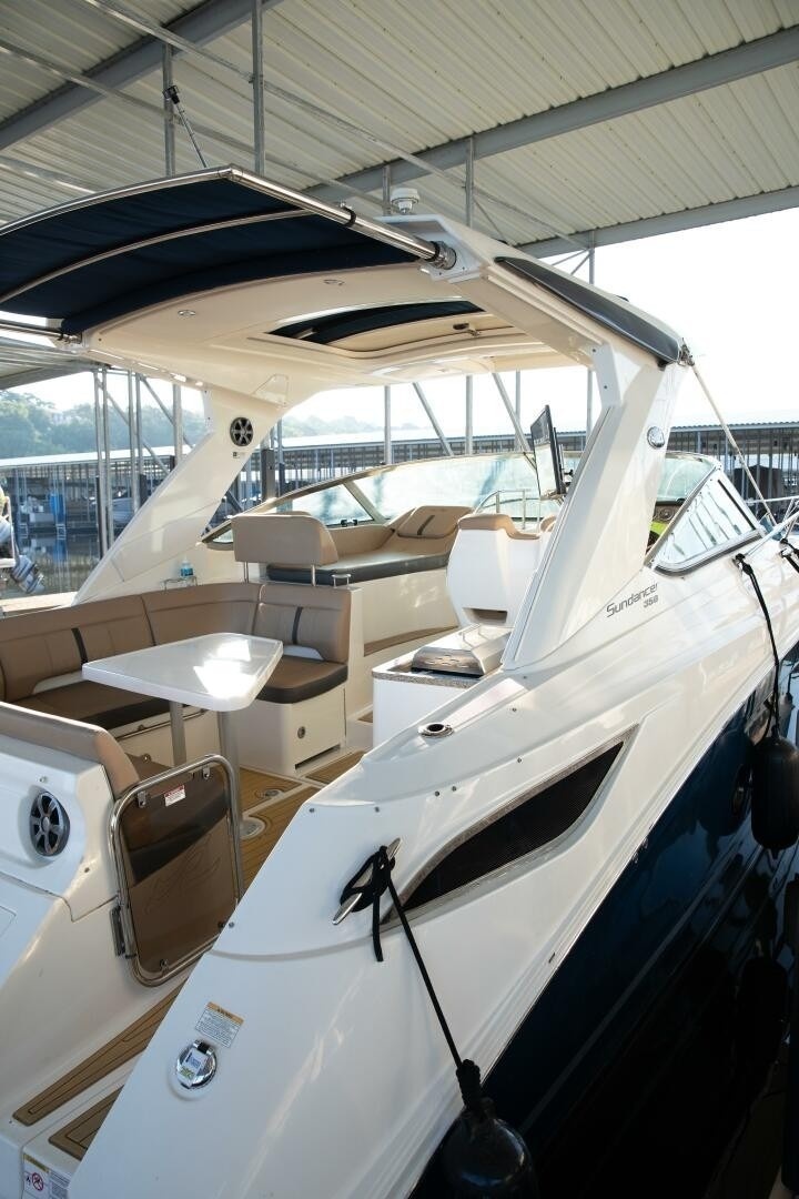 Sea Ray Sundancer 350 · 2016 for sale in Other area — photo 5