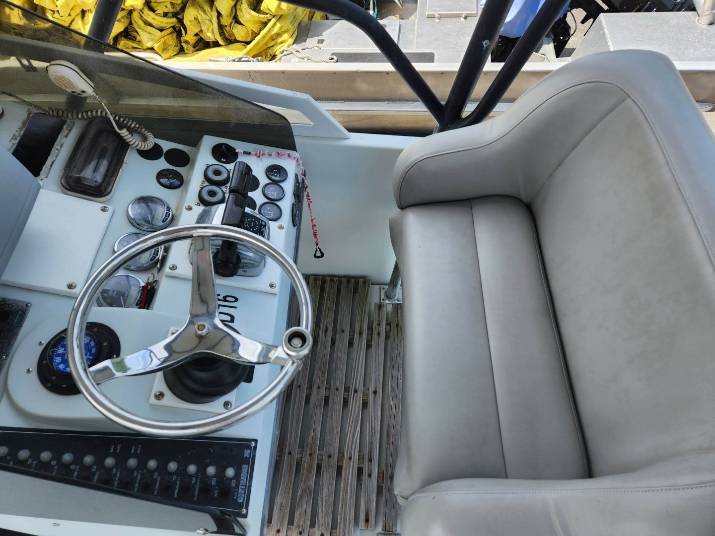 Contender 35 Side Console · 2001 in vendita in Altra zona — foto 7