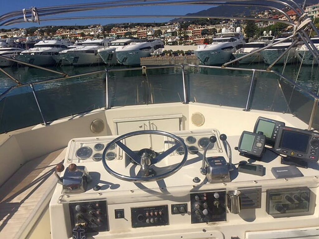 Hatteras 43 · 1980 for sale in Liguria & Genoa — photo 6