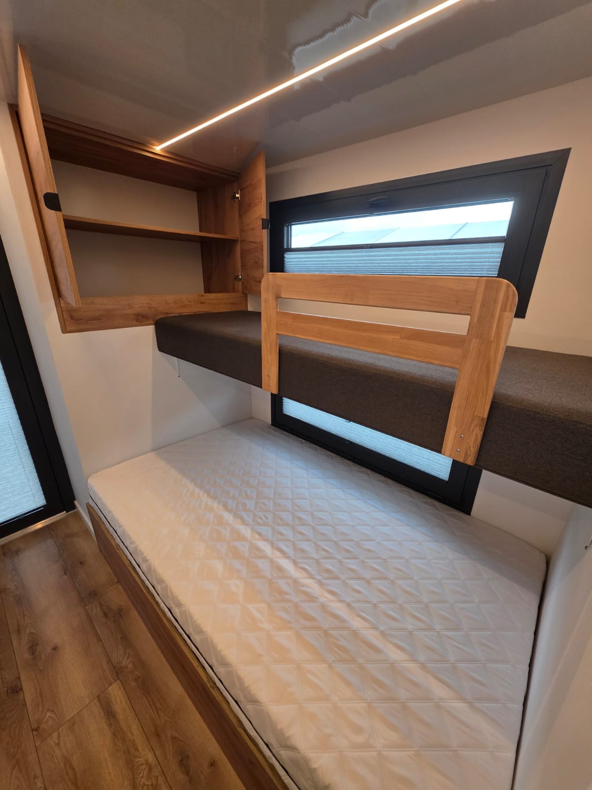Campi New Marina 300 in vendita in Altra zona — foto 9