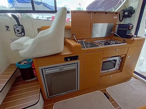 Jeanneau Merry Fisher 10 · 2011 for sale in Tuscany (Livorno & Elba) — photo 2