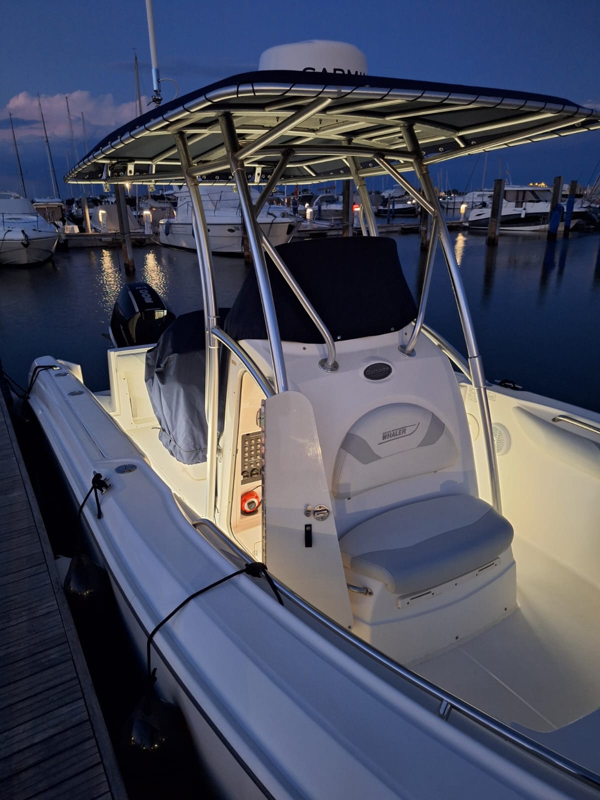 Boston Whaler 240 Outrage · 2005 in vendita in Toscana (Livorno ed Elba) — foto 4