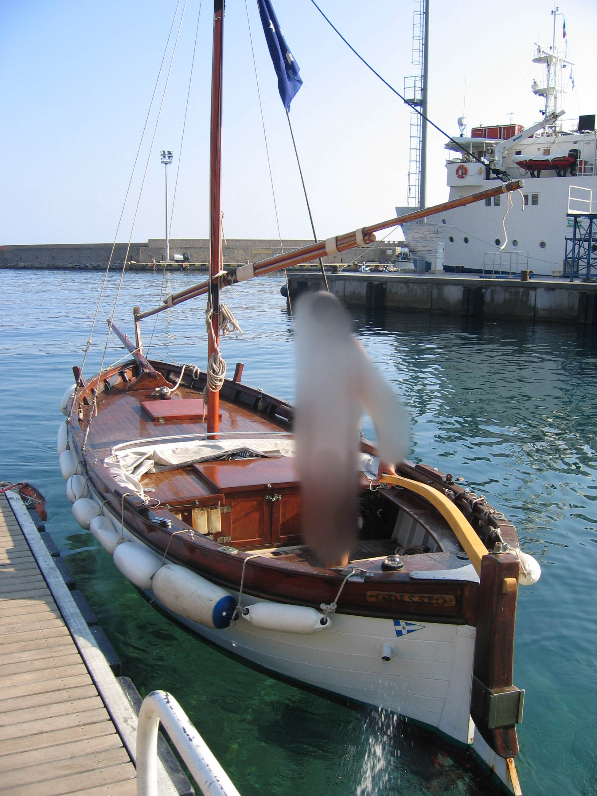 Ippolito Girolamo Gozzo In Legno a Vela Latina · 1984 in vendita in Toscana (Livorno ed Elba) — foto 2