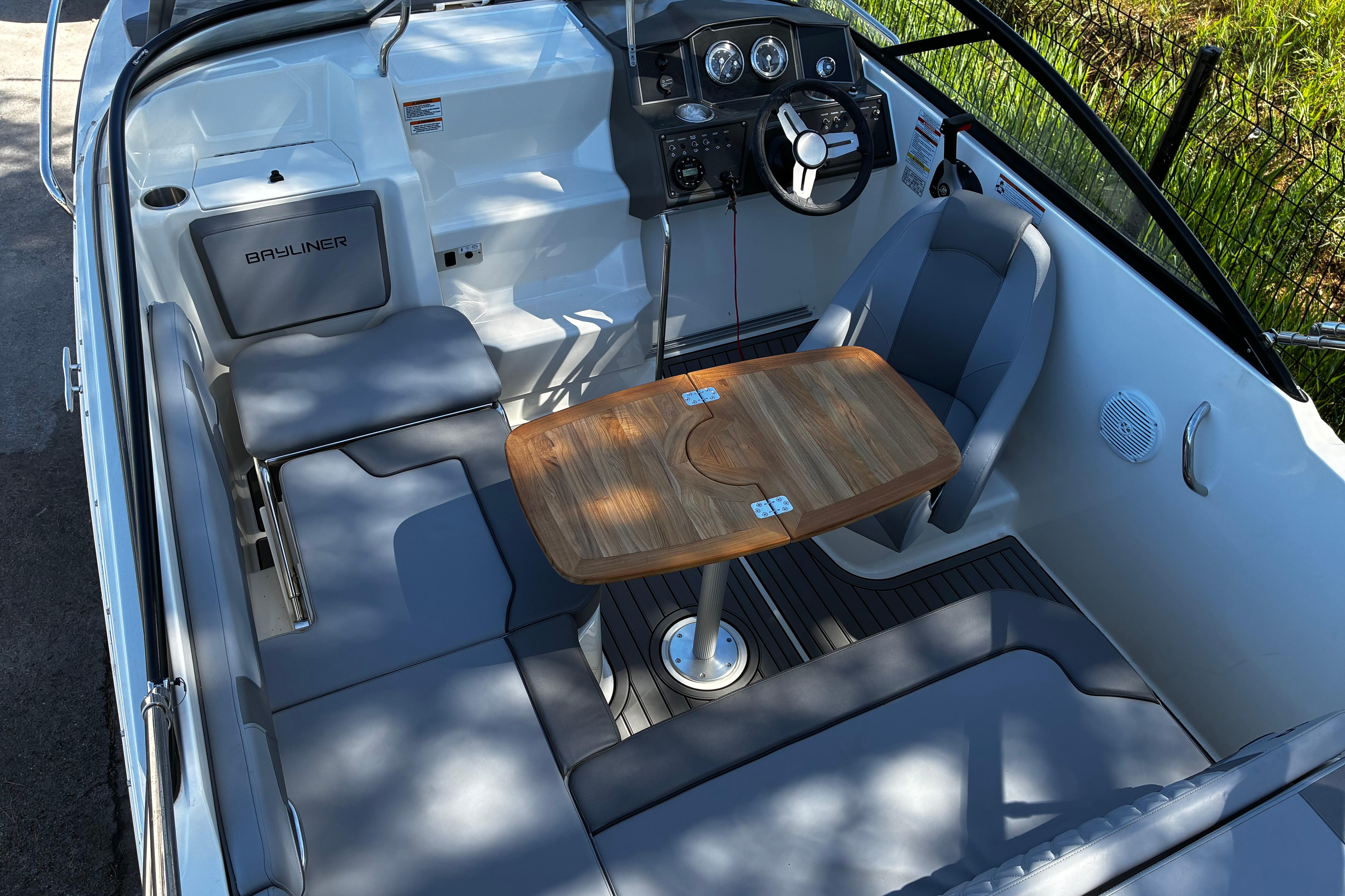 Bayliner VR5 Cuddy · 2022 en venta en Costa Azul — foto 4