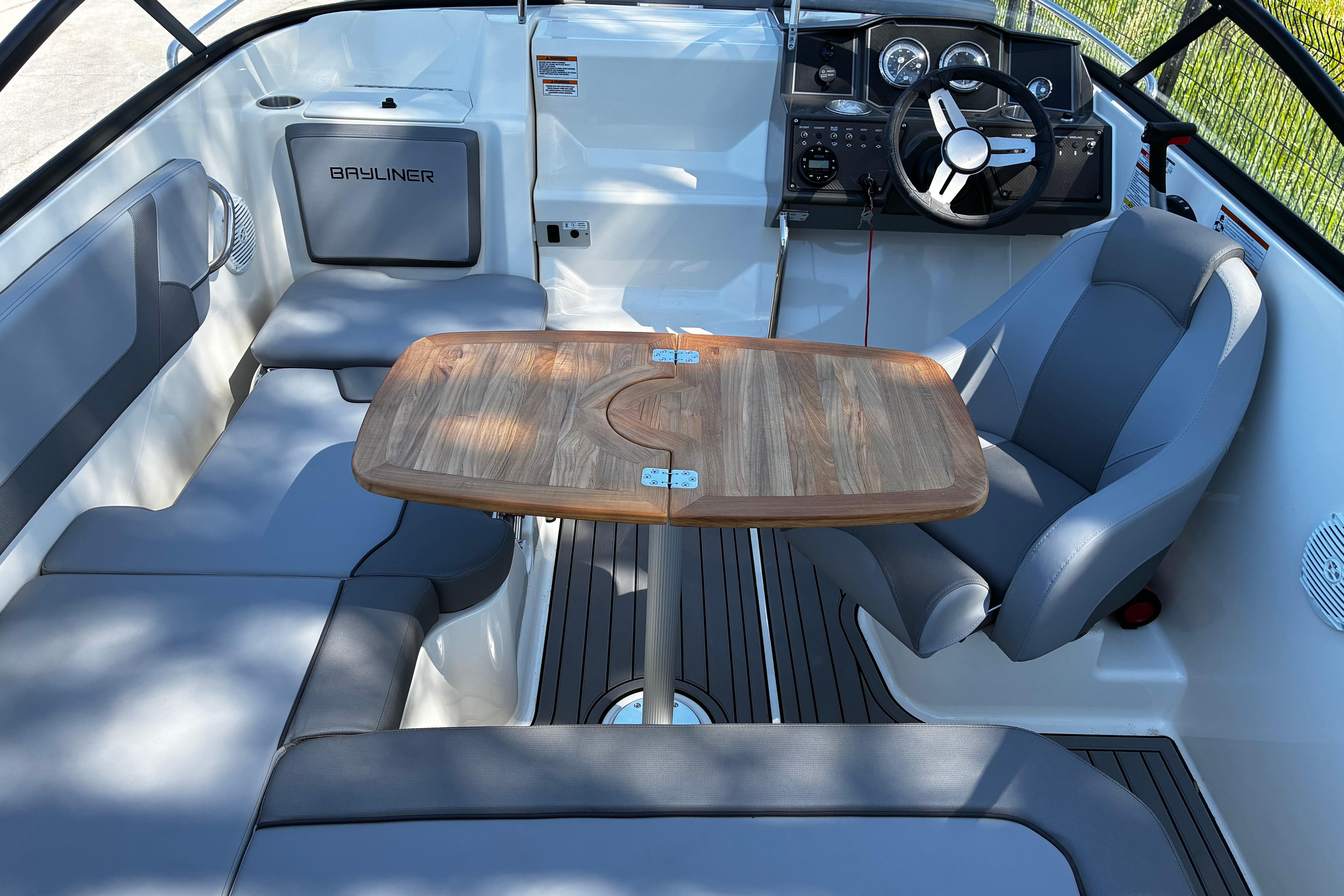Bayliner VR5 Cuddy · 2022 en venta en Costa Azul — foto 5