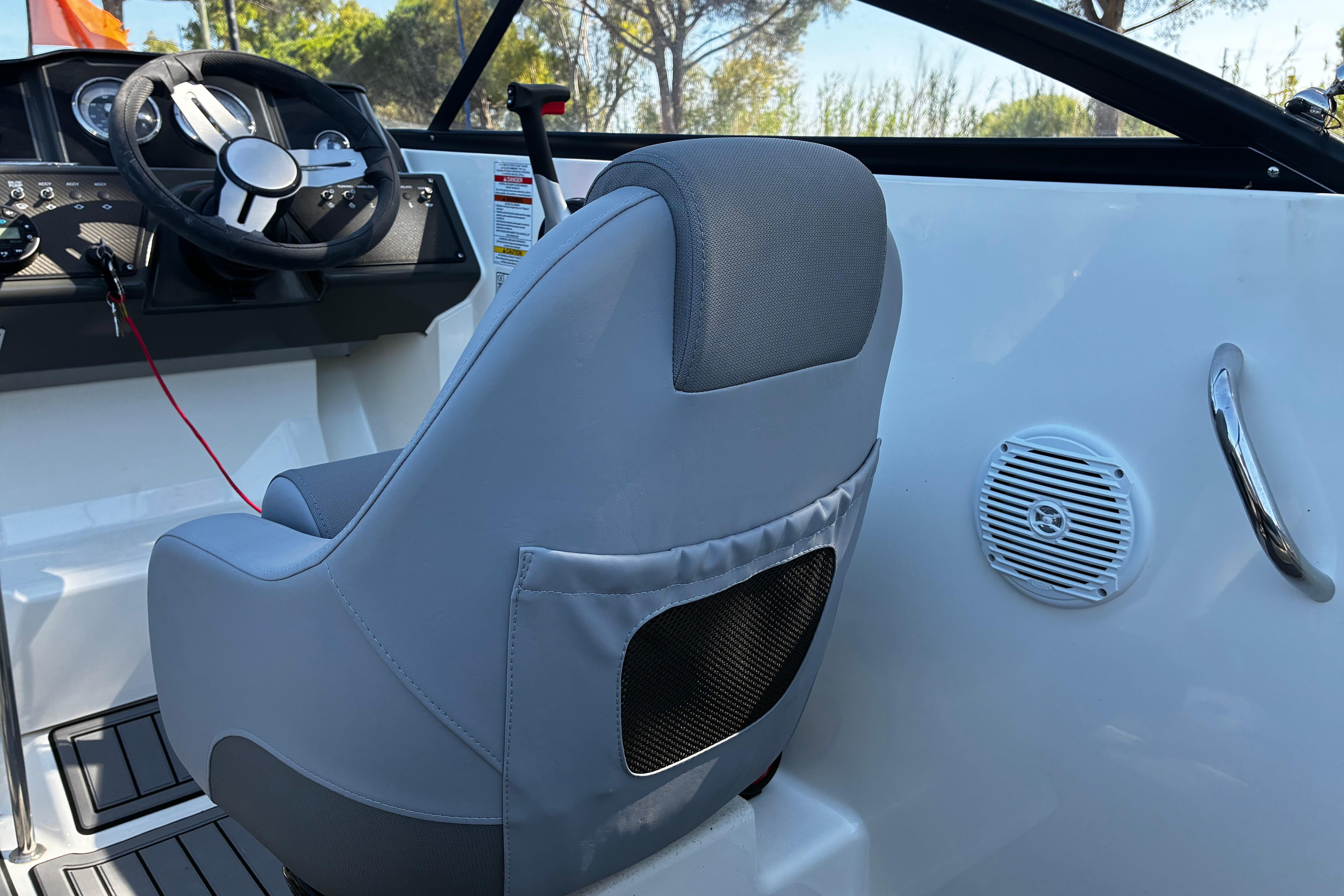 Bayliner VR5 Cuddy · 2022 en venta en Costa Azul — foto 9