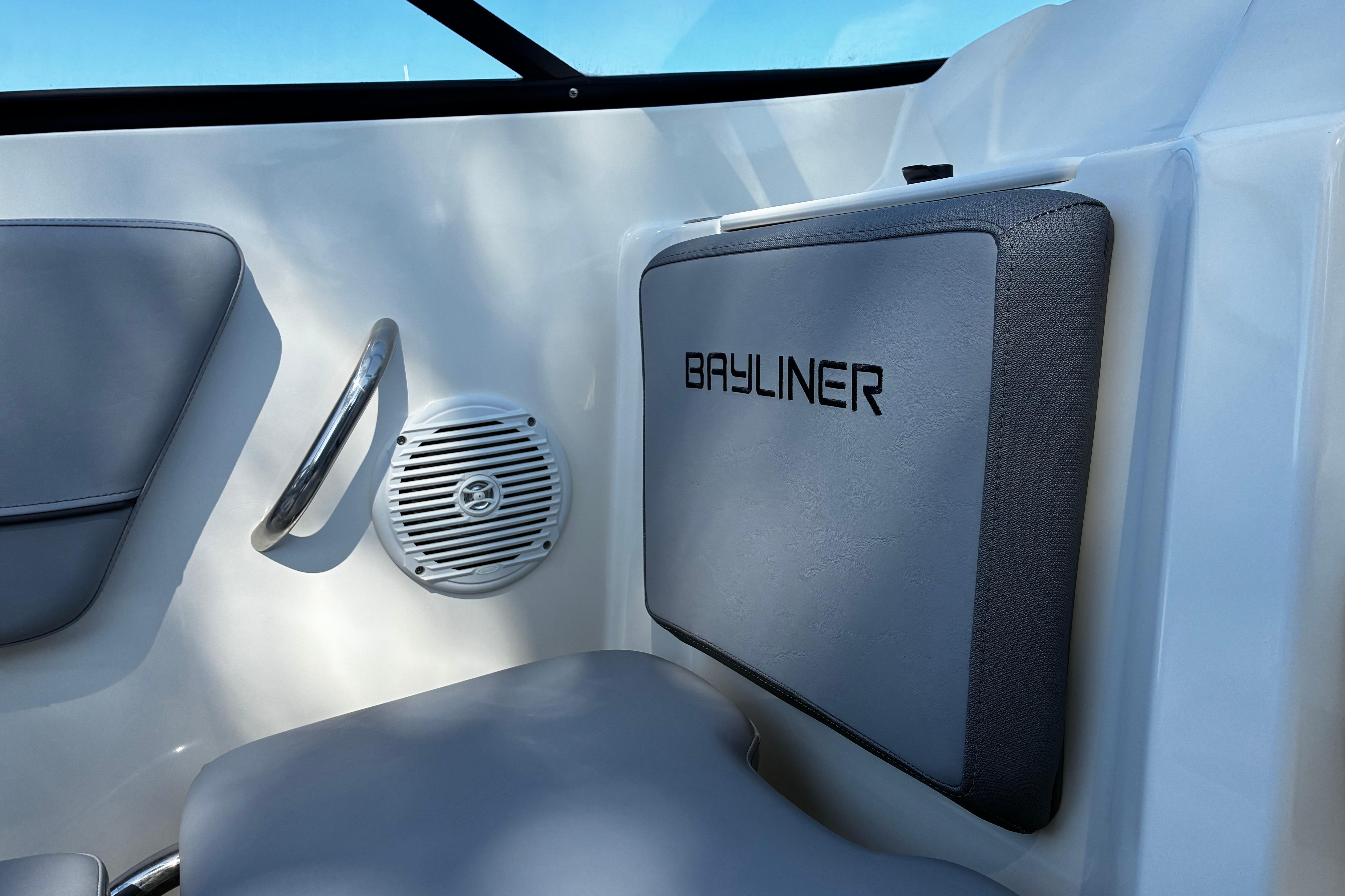 Bayliner VR5 Cuddy · 2022 en venta en Costa Azul — foto 10