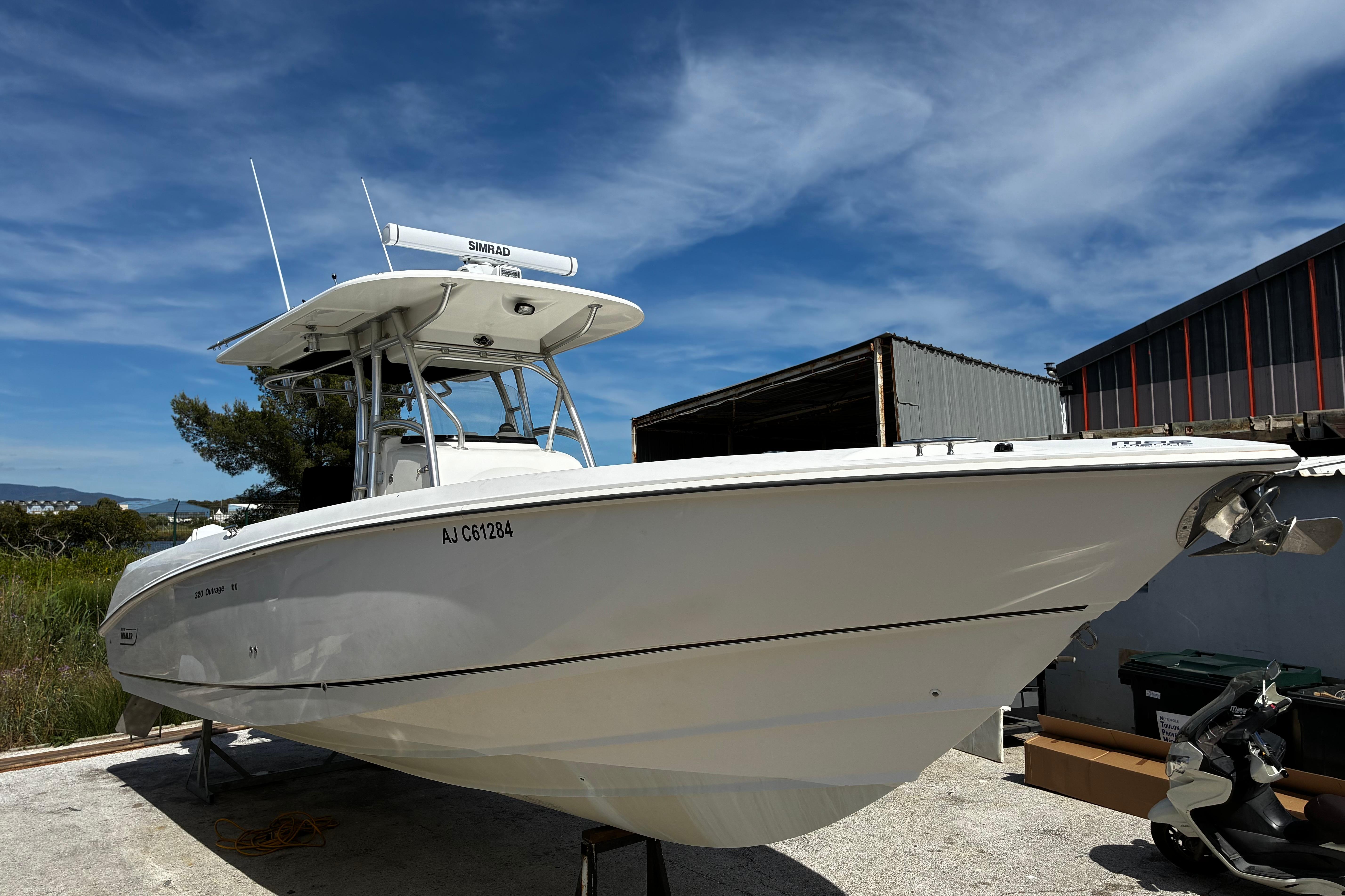 Boston Whaler 320 Outrage · 2005 zu verkaufen – Côte d'Azur — Foto 2
