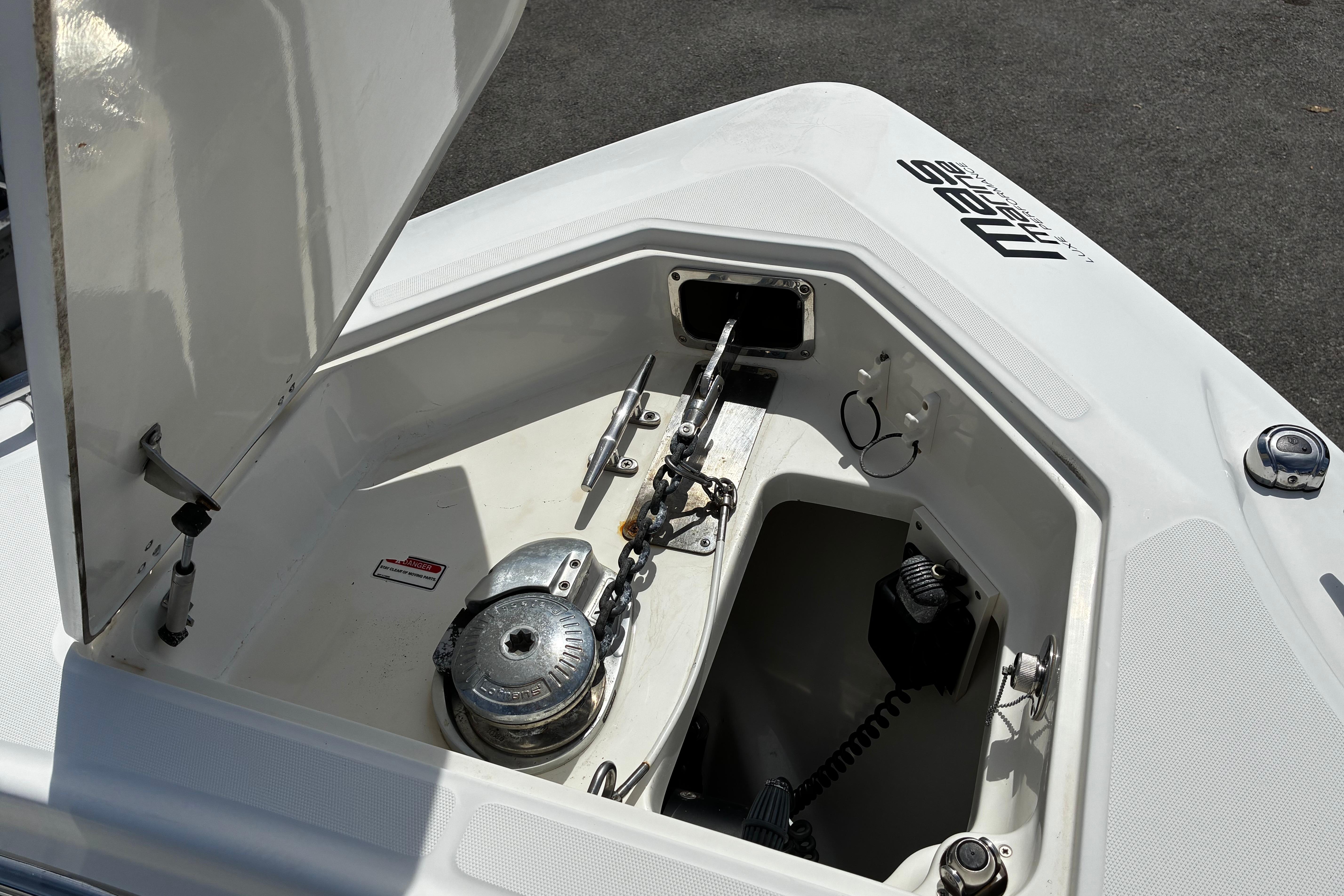 Boston Whaler 320 Outrage · 2005 zu verkaufen – Côte d'Azur — Foto 9