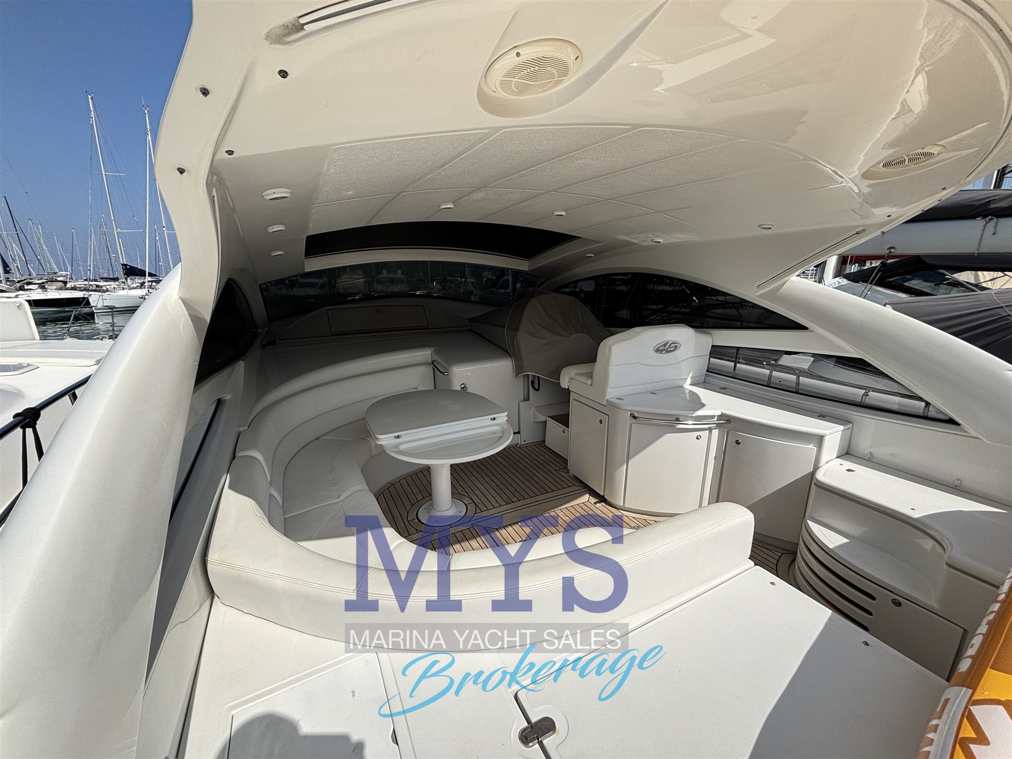 Pershing 46' · 2007 à vendre – Autre zone — photo 9