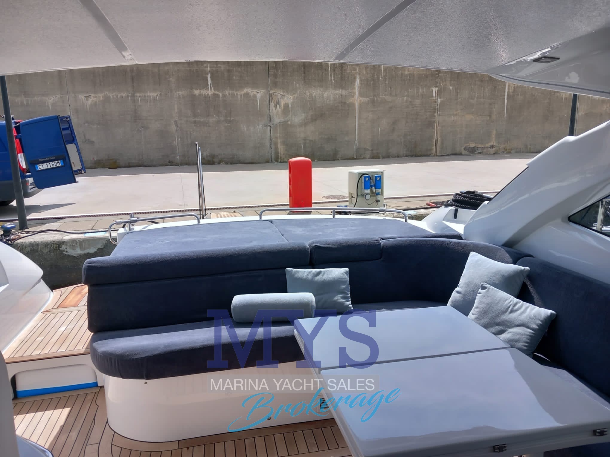 Pershing 50' · 2009 à vendre – Autre zone — photo 9