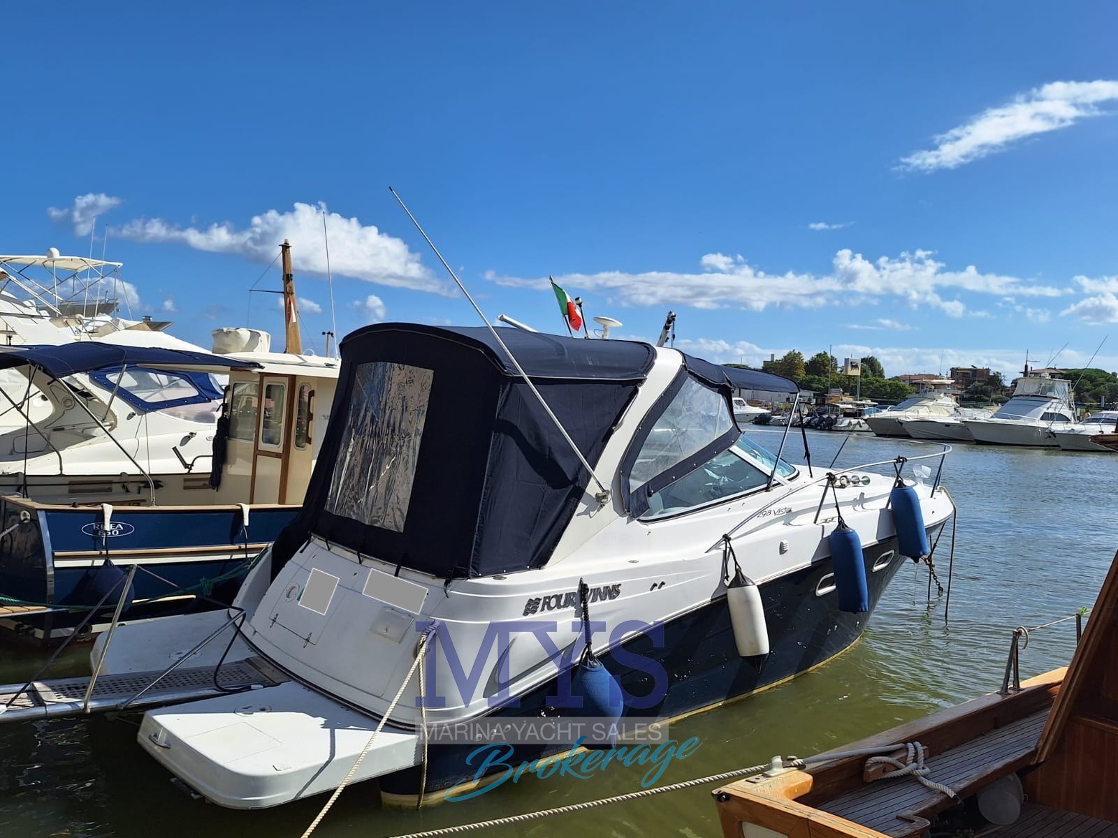 Four Winns Vista 298 · 2000 for sale in Other area — photo 2