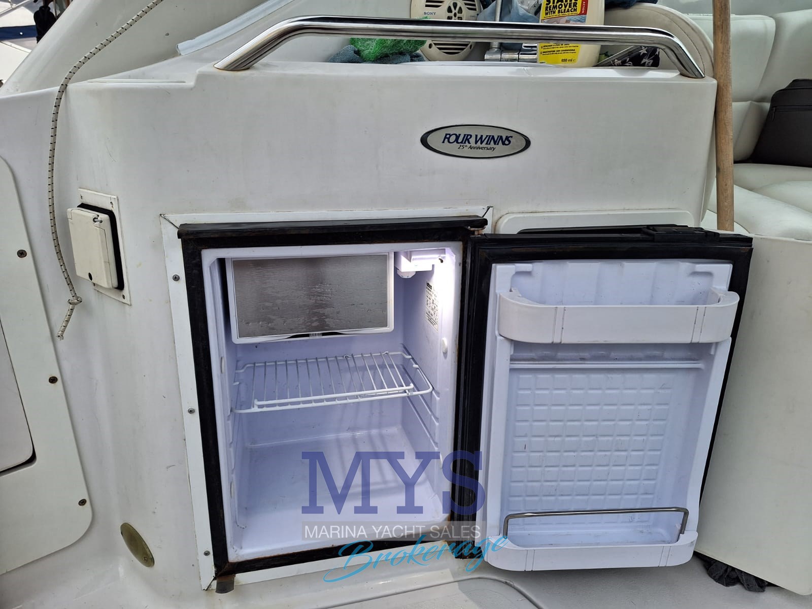 Four Winns Vista 298 · 2000 for sale in Other area — photo 9