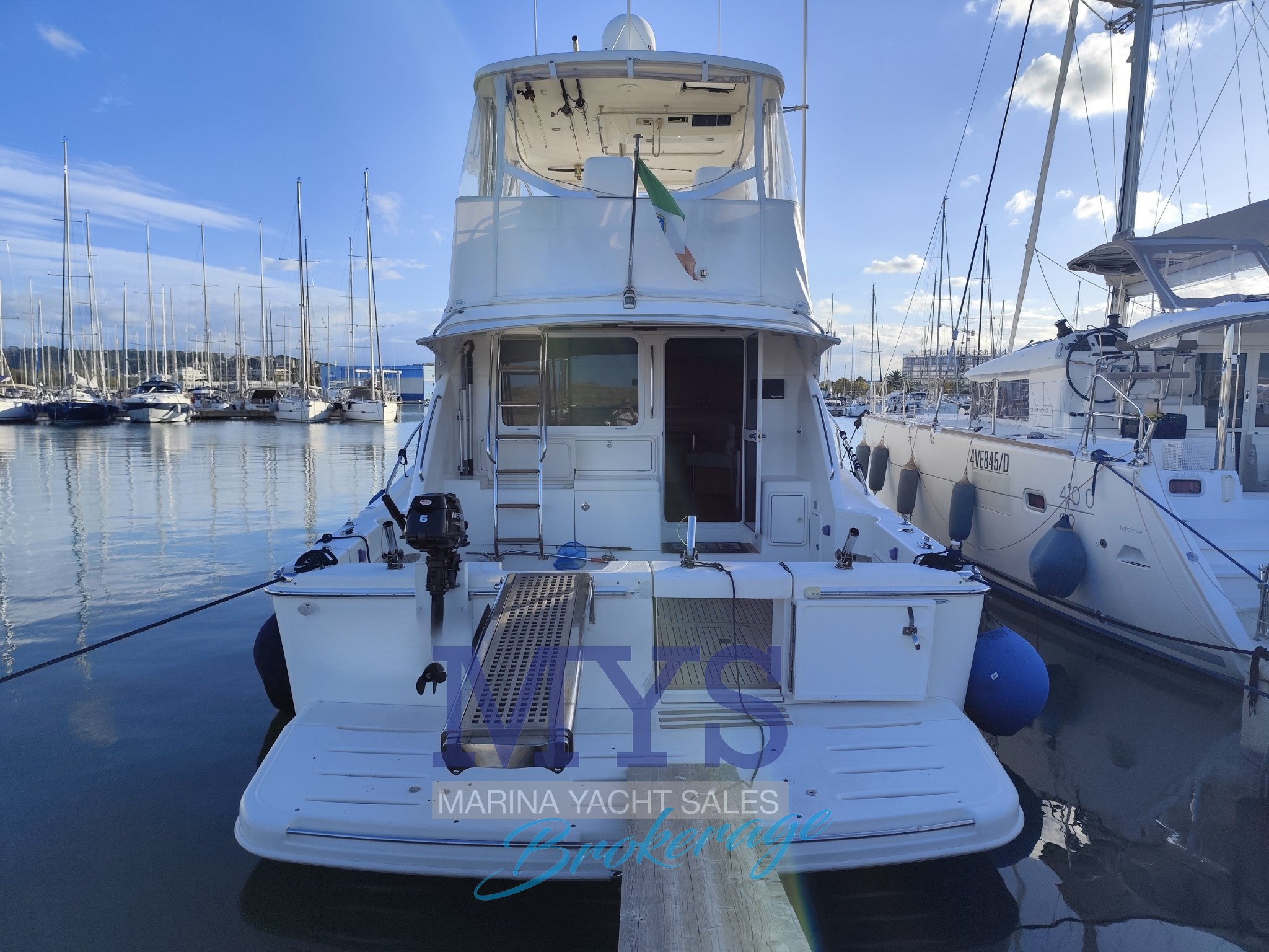 Riviera Marine 47 Flybridge · 2005 à vendre – Autre zone — photo 2