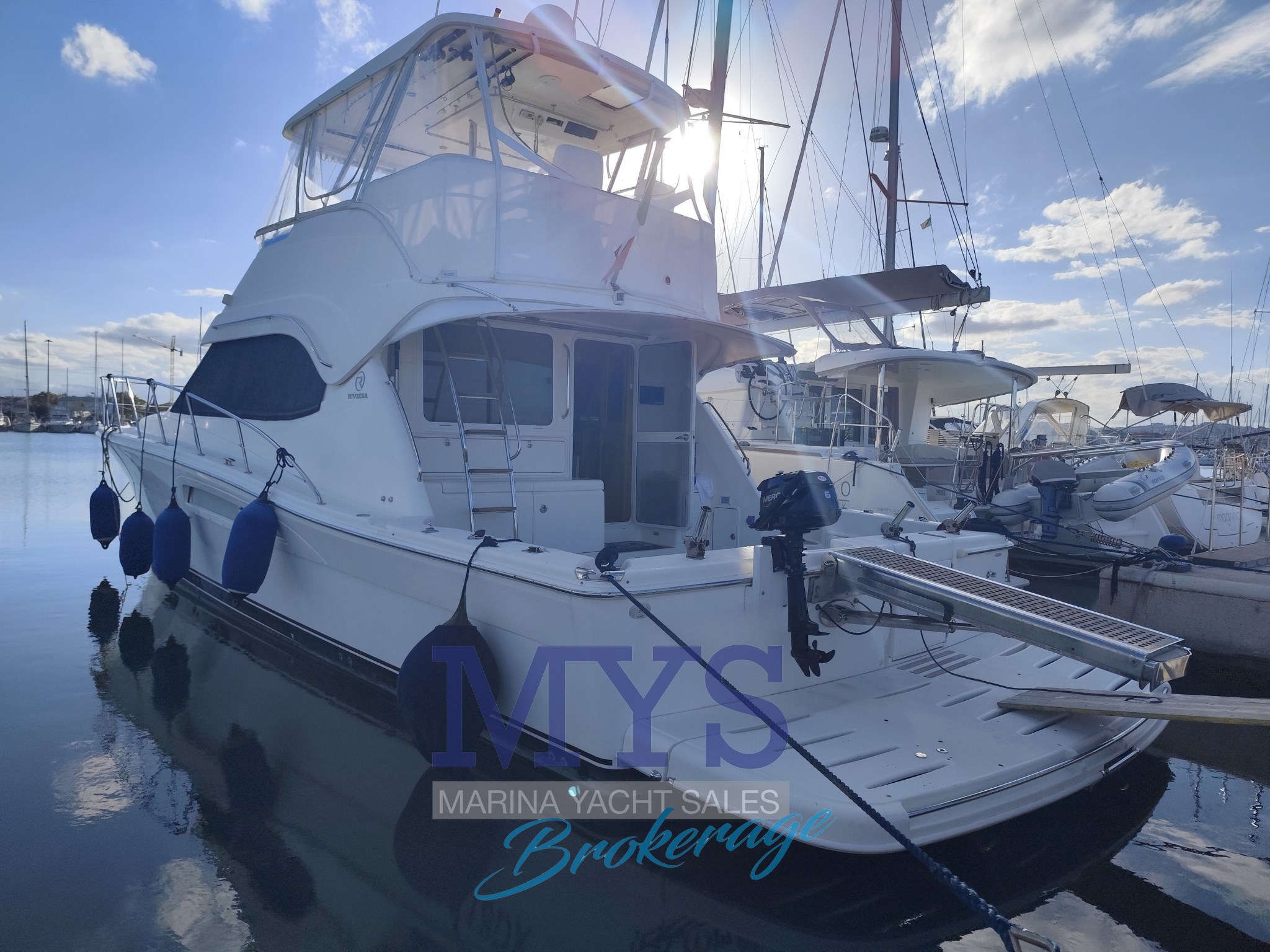 Riviera Marine 47 Flybridge · 2005 à vendre – Autre zone — photo 3