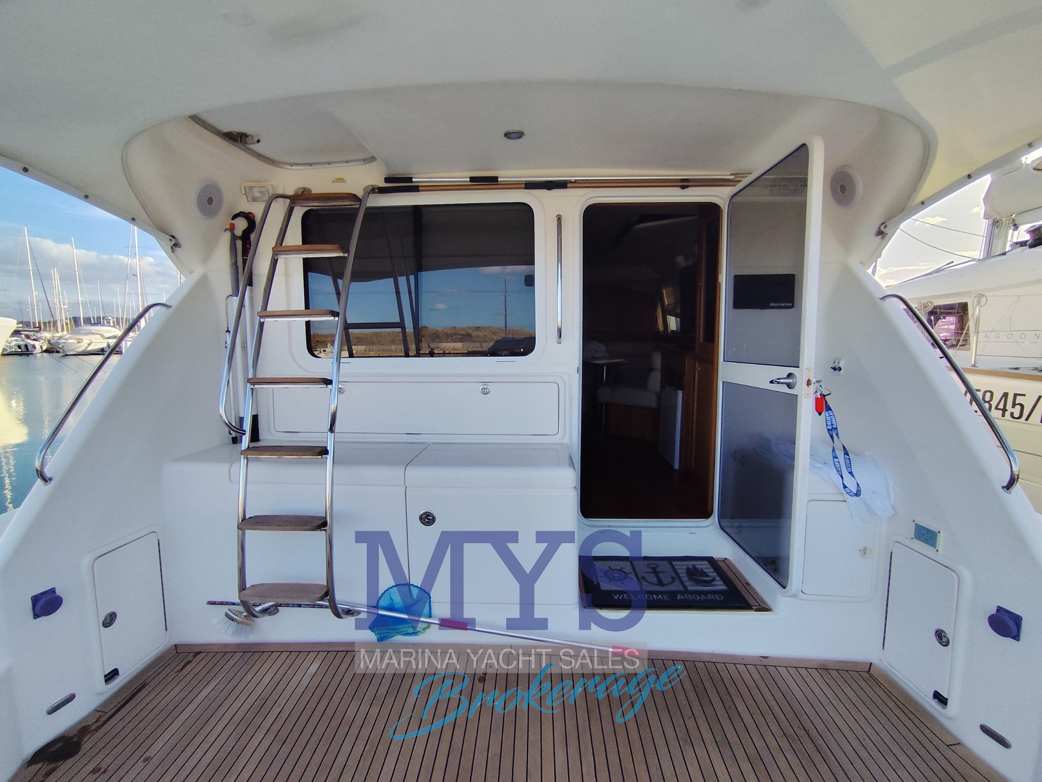Riviera Marine 47 Flybridge · 2005 à vendre – Autre zone — photo 4