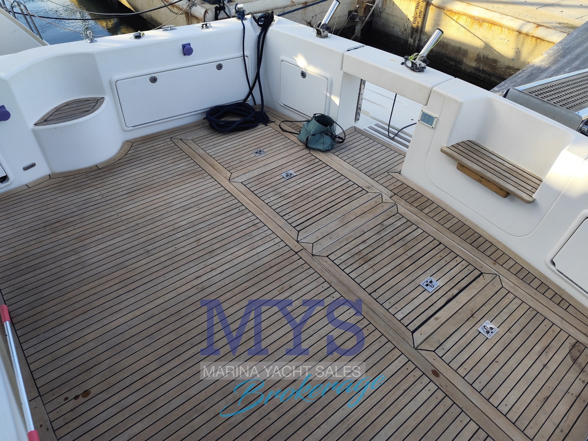 Riviera Marine 47 Flybridge · 2005 à vendre – Autre zone — photo 6
