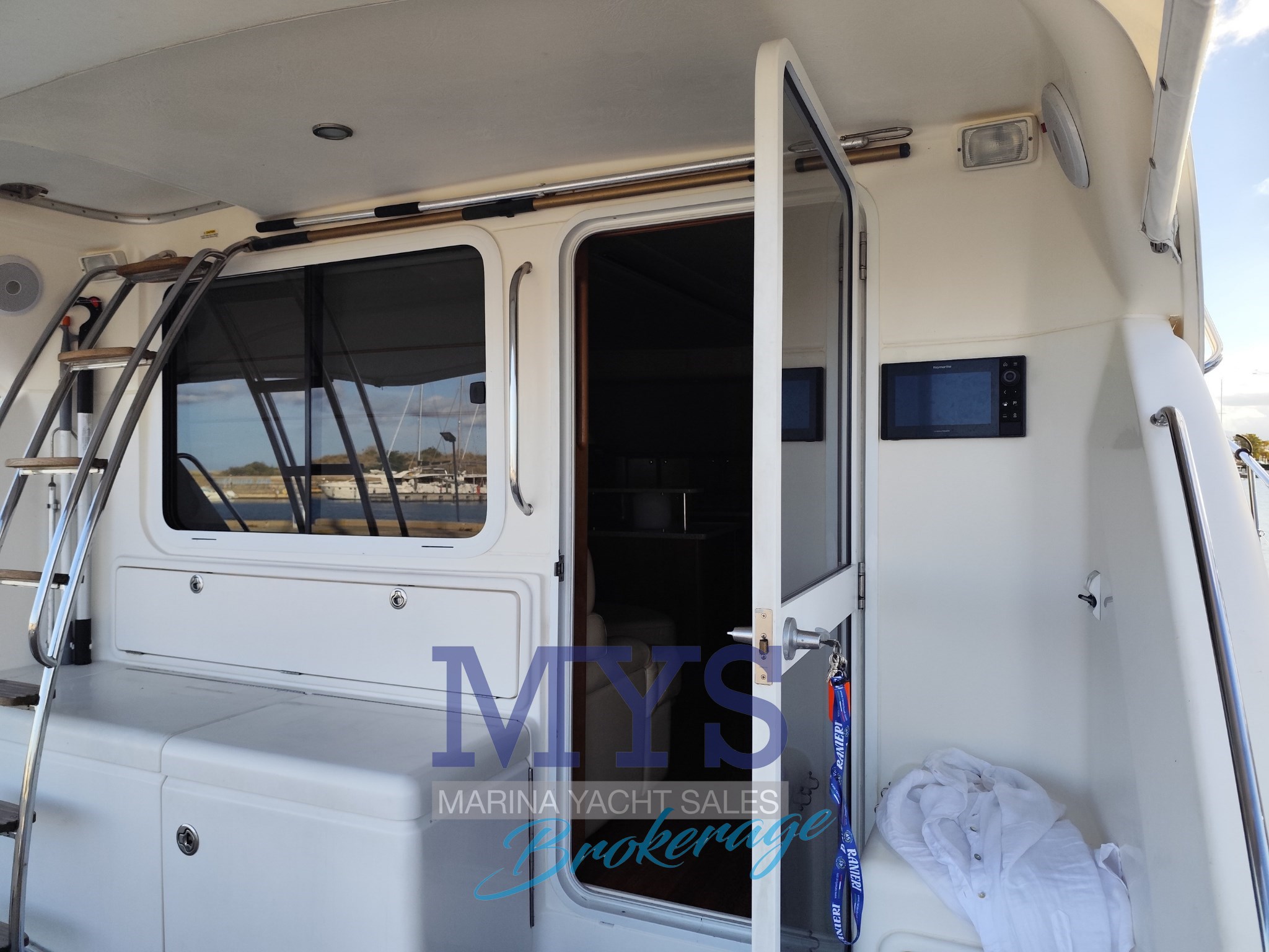 Riviera Marine 47 Flybridge · 2005 à vendre – Autre zone — photo 7