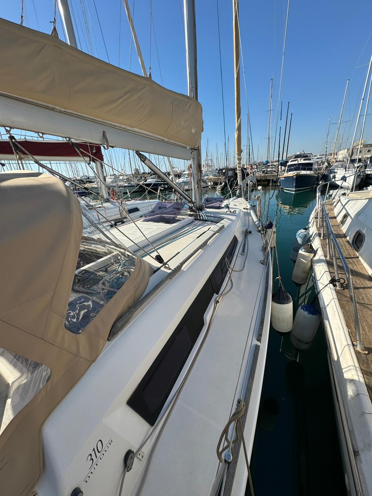 Dufour 310 Grand Large · 2015 à vendre – Autre zone — photo 3
