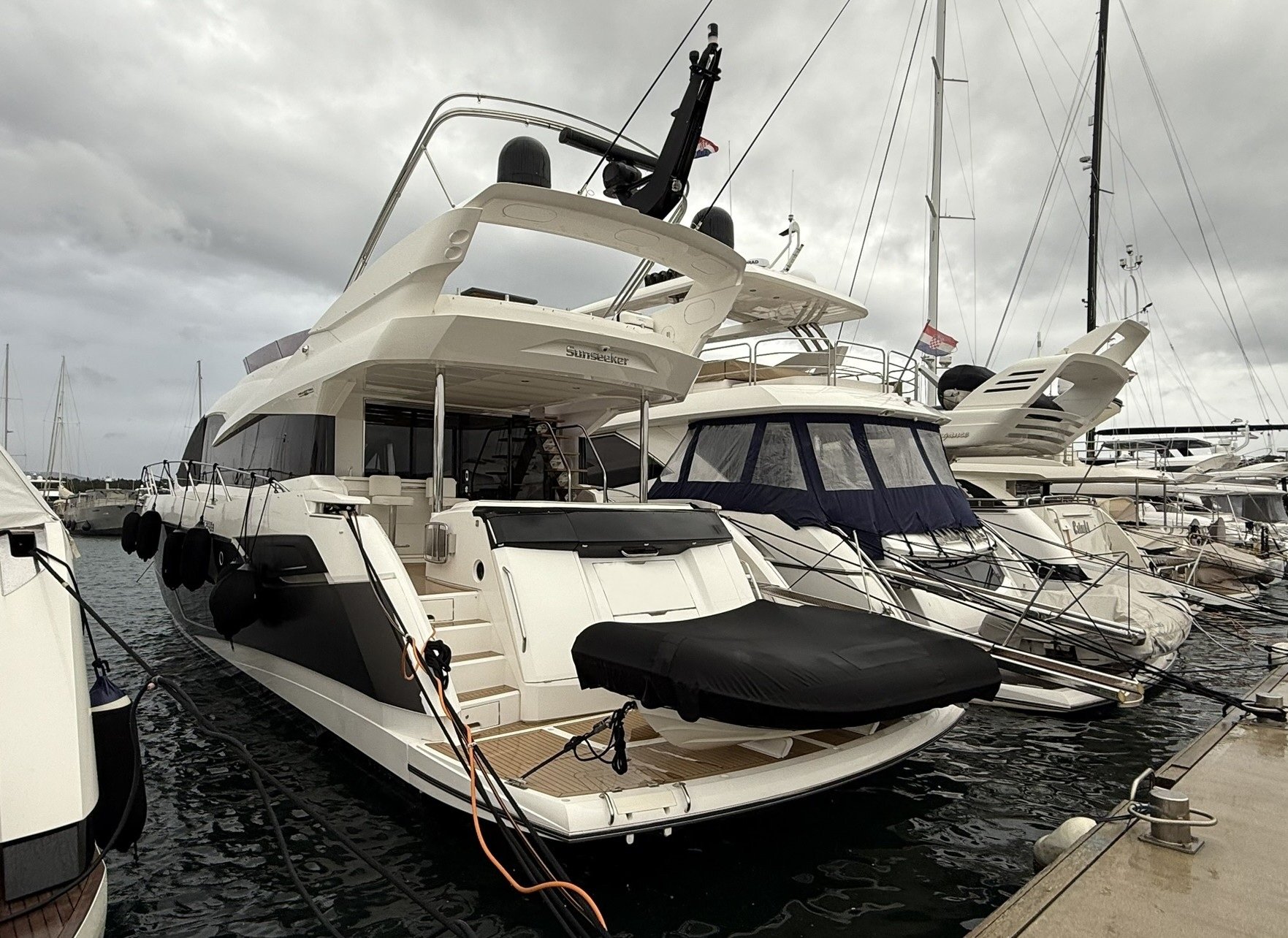 Sunseeker 66 Manhattan · 2017 zu verkaufen – Kroatien — Foto 1
