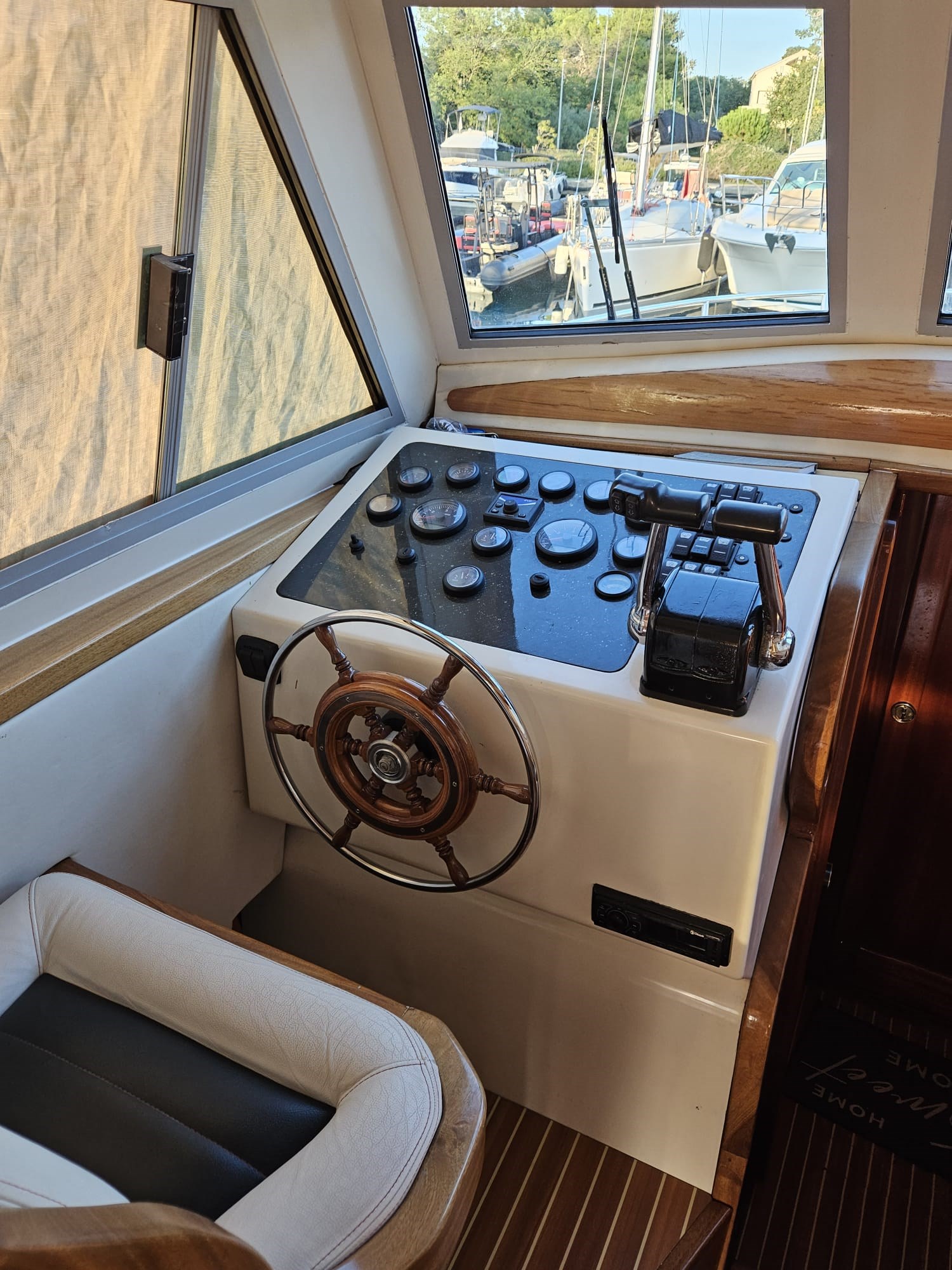 Coronet 32 · 1982 en venta en Croacia — foto 9