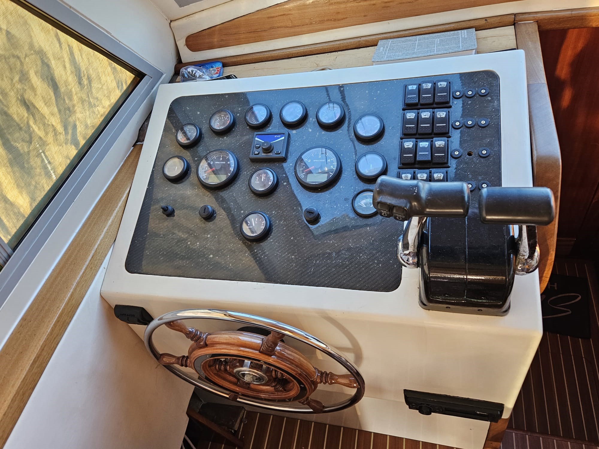 Coronet 32 · 1982 en venta en Croacia — foto 10