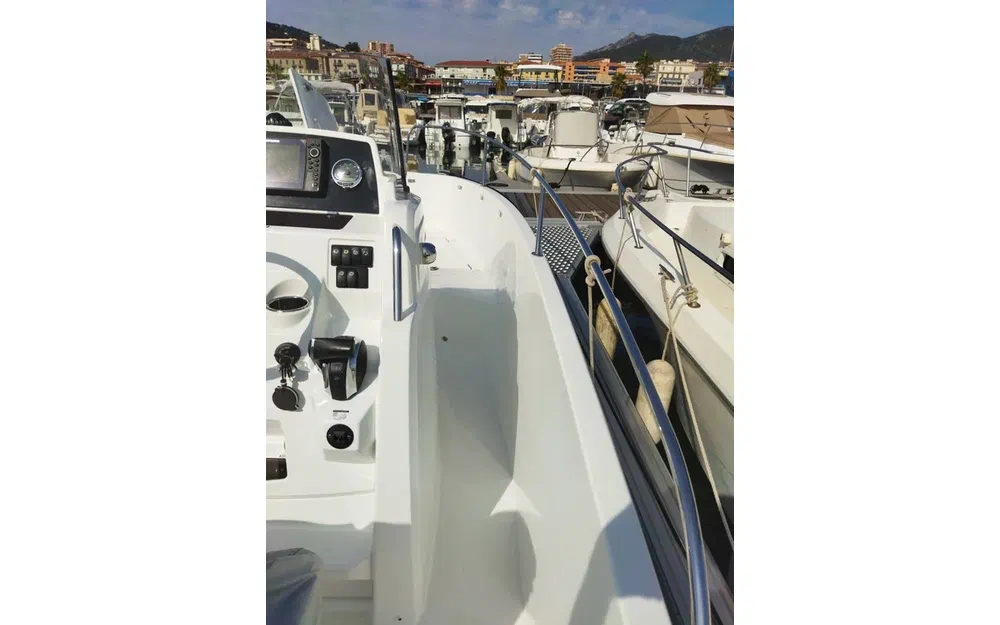 Jeanneau Cap Camarat 7.5 CC · 2012 for sale in French Riviera — photo 6